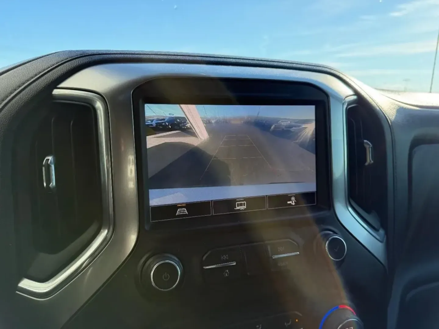 2021 /Jet Black Leather Chevrolet Silverado 1500 LTZ (1GCUYGEL6MZ) with an 6.2L engine, 6A transmission, located at 141 Commercial Dr, Fredericktown, MO, 63645, (573) 783-6432, 37.570087, -90.320648 - **Discover the 2021 Chevrolet Silverado 1500 LTZ The Ultimate Truck for Your Adventurous Lifestyle!**<br /> <br /> If you're searching for an impressive blend of power, comfort, and cutting-edge technology, look no further than the 2021 Chevrolet Silverado 1500 LTZ available at Pettus Ford De Soto. - Photo#20