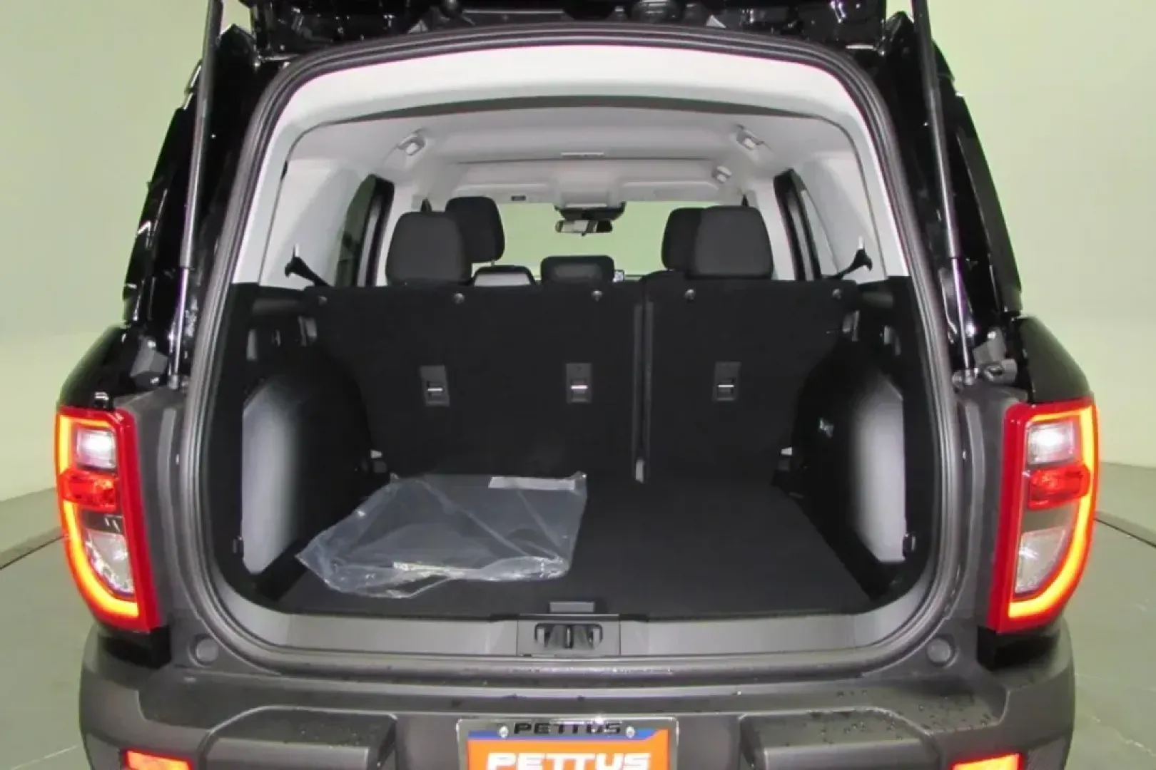 2025 /Ebony Cloth Ford Bronco Sport Big Bend (3FMCR9BN5SR) with an 1.5L EcoBoost engine, Automatic transmission, located at 12836 Highway 21, De Soto, MO, 63020, (636) 337-7777, 38.151867, -90.575615 - Adventure awaits with the 2025 Ford Bronco Sport Big Bend, a versatile SUV designed for those who crave both excitement and practicality in their daily life. Whether you're navigating the bustling streets of De Soto, MO, or tackling weekend road trips to local attractions like the scenic Huzzah Cons - Photo#26