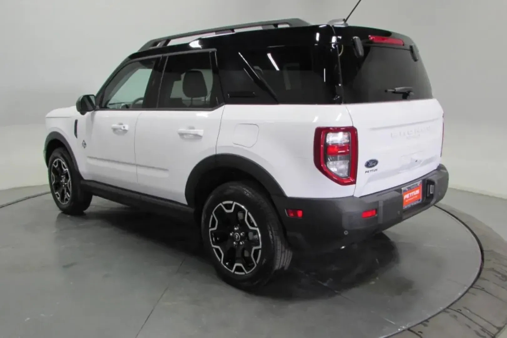 2025 /Platinum Blue Leather Ford Bronco Sport Outer Banks (3FMCR9CN6SR) with an 1.5L EcoBoost engine, Automatic transmission, located at 12836 Highway 21, De Soto, MO, 63020, (636) 337-7777, 38.151867, -90.575615 - Explore the great outdoors and take your adventures to new heights with the stunning 2025 Ford Bronco Sport, available now at Pettus Ford De Soto. Nestled in De Soto, MO, our dealership specializes in providing quality used vehicles that cater to your adventurous spirit and daily commuting needs ali - Photo#5