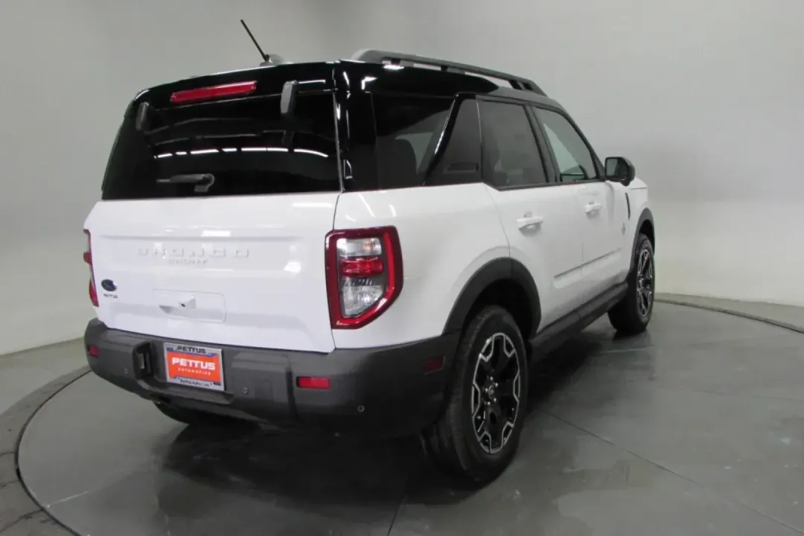 2025 /Platinum Blue Leather Ford Bronco Sport Outer Banks (3FMCR9CN6SR) with an 1.5L EcoBoost engine, Automatic transmission, located at 12836 Highway 21, De Soto, MO, 63020, (636) 337-7777, 38.151867, -90.575615 - Explore the great outdoors and take your adventures to new heights with the stunning 2025 Ford Bronco Sport, available now at Pettus Ford De Soto. Nestled in De Soto, MO, our dealership specializes in providing quality used vehicles that cater to your adventurous spirit and daily commuting needs ali - Photo#7