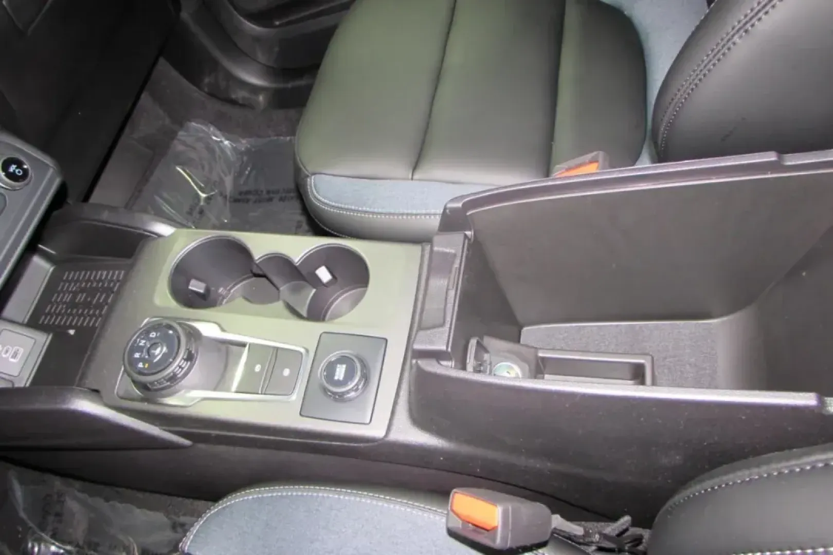 2025 /Platinum Blue Leather Ford Bronco Sport Outer Banks (3FMCR9CN6SR) with an 1.5L EcoBoost engine, Automatic transmission, located at 12836 Highway 21, De Soto, MO, 63020, (636) 337-7777, 38.151867, -90.575615 - Explore the great outdoors and take your adventures to new heights with the stunning 2025 Ford Bronco Sport, available now at Pettus Ford De Soto. Nestled in De Soto, MO, our dealership specializes in providing quality used vehicles that cater to your adventurous spirit and daily commuting needs ali - Photo#20