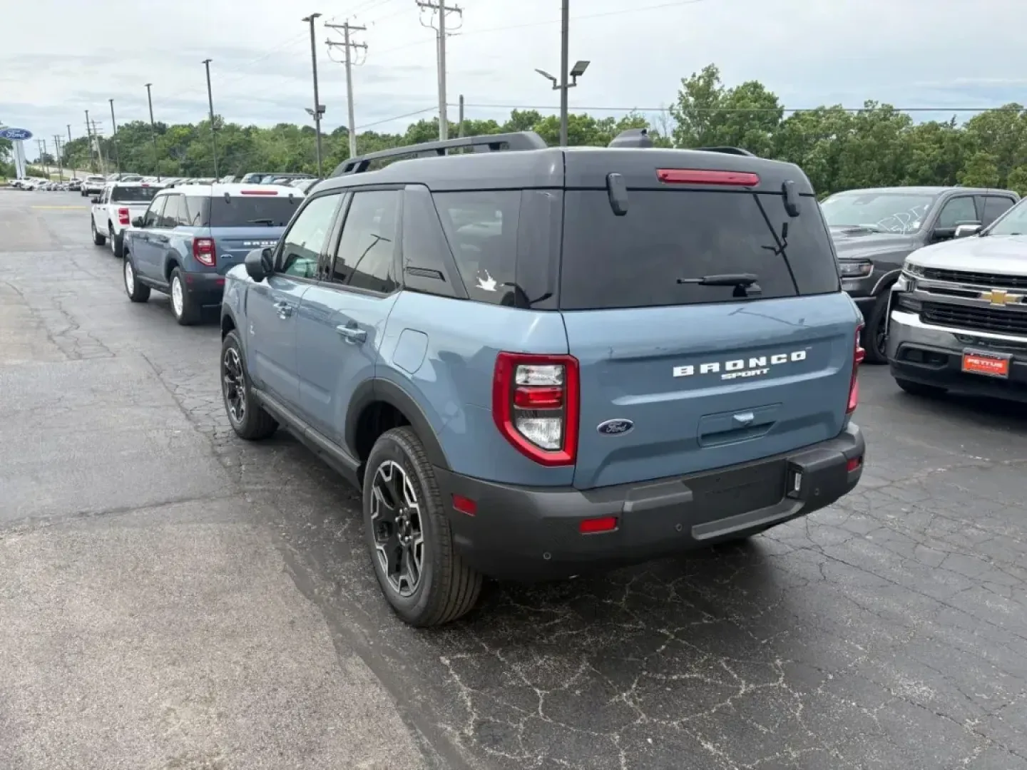 2025 /Platinum Blue Leather Trimmed Ford Bronco Sport Outer Banks (3FMCR9CN9SR) with an 1.5L EcoBoost engine, Automatic transmission, located at 12836 Highway 21, De Soto, MO, 63020, (636) 337-7777, 38.151867, -90.575615 - NEW 2025 Ford Bronco Sport Outer Banks from Pettus Ford De Soto, De Soto MO. - Photo#2