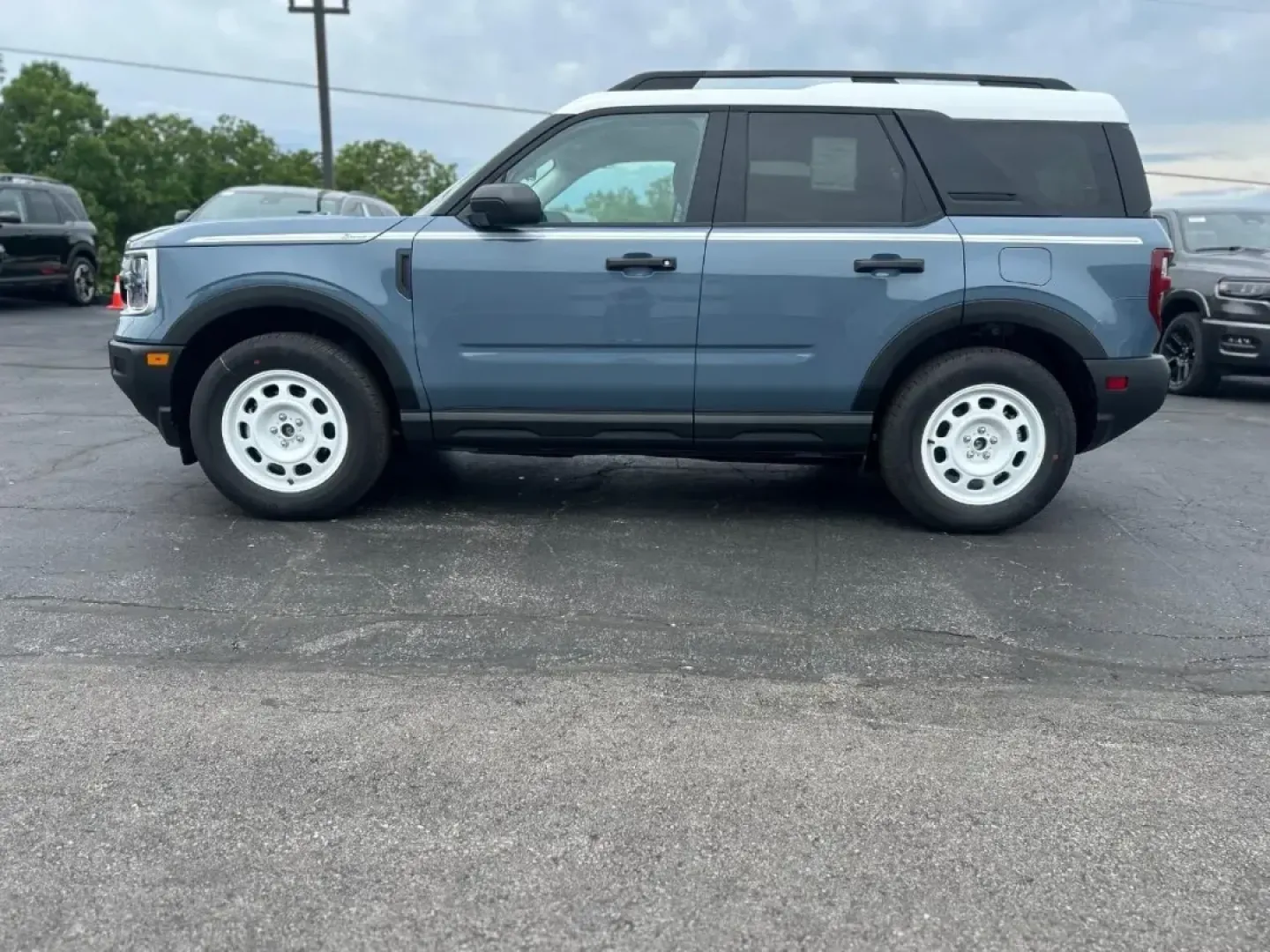 2025 /Navy Pier Cloth Ford Bronco Sport Heritage (3FMCR9GN5SR) with an 1.5L EcoBoost engine, Automatic transmission, located at 12836 Highway 21, De Soto, MO, 63020, (636) 337-7777, 38.151867, -90.575615 - **Adventure Awaits: Discover the 2025 Ford Bronco Sport Heritage at Pettus Ford De Soto!**<br /> <br /> Are you ready to elevate your adventures and make unforgettable memories? The 2025 Ford Bronco Sport Heritage, available at Pettus Ford De Soto, is the perfect companion for weekend getaways, outd - Photo#1