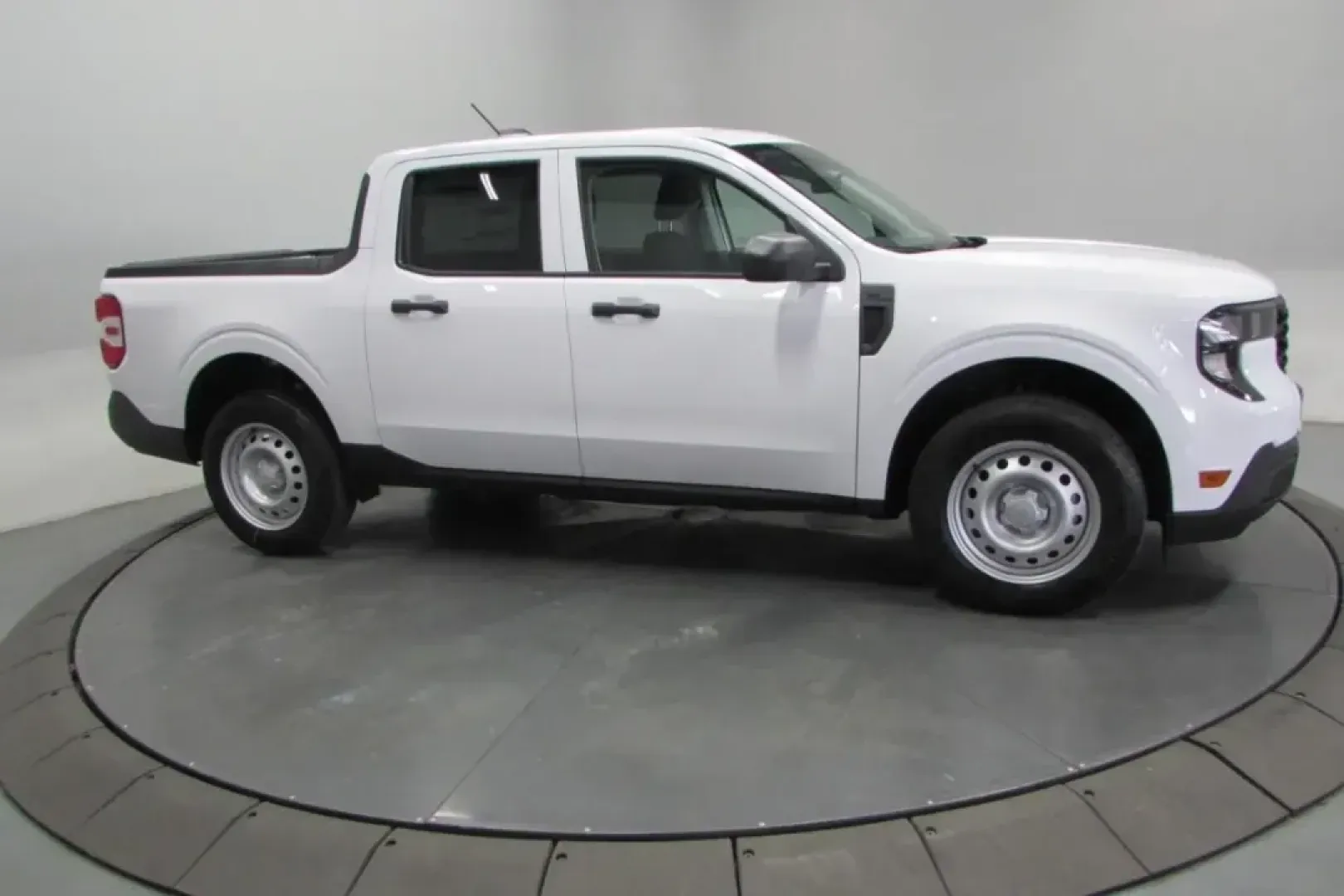 2025 /Black Onyx/Dark Slate Cloth Ford Maverick XL (3FTTW8A33SR) with an 2.5L Hybrid engine, Automatic transmission, located at 12836 Highway 21, De Soto, MO, 63020, (636) 337-7777, 38.151867, -90.575615 - NEW 2025 Ford Maverick XL from Pettus Ford De Soto, De Soto MO. - Photo#3
