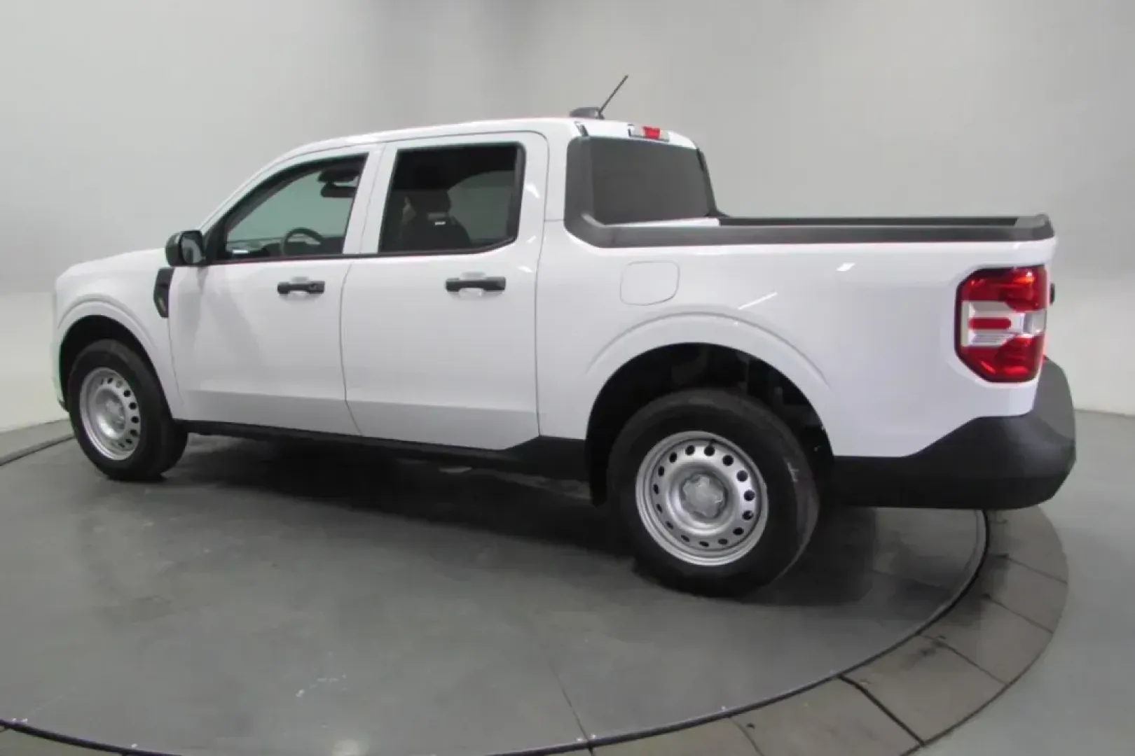 2025 /Black Onyx/Dark Slate Cloth Ford Maverick XL (3FTTW8A33SR) with an 2.5L Hybrid engine, Automatic transmission, located at 12836 Highway 21, De Soto, MO, 63020, (636) 337-7777, 38.151867, -90.575615 - NEW 2025 Ford Maverick XL from Pettus Ford De Soto, De Soto MO. - Photo#4