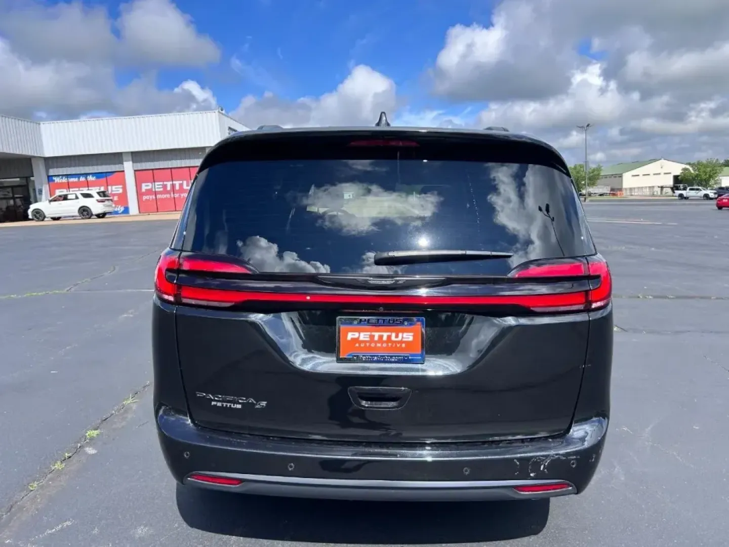 2021 /Black Leather Chrysler Pacifica Touring L (2C4RC1BG0MR) with an 3.6L V6 24V VVT UPG I engine, Automatic transmission, located at 970 Woodlawn Dr., Farmington, MO, 63640, (573) 431-7800, 37.825642, -90.468674 - USED 2021 Chrysler Pacifica Touring L from Pettus CDJR Farmington, Farmington MO. - Photo#3