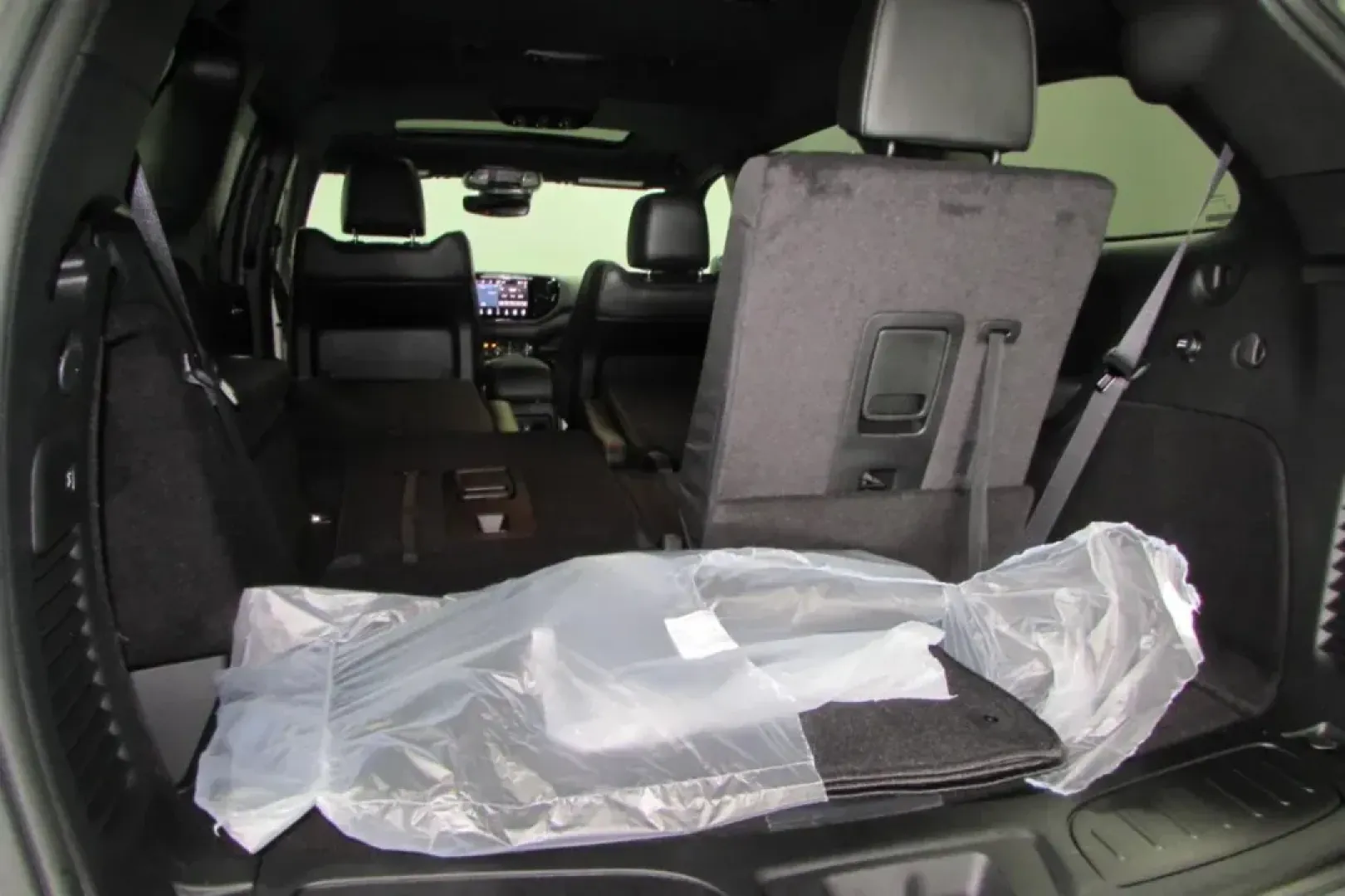 2025 /Red/Black/Ebony Leather Dodge Durango R/T Plus (1C4SDJCT4SC) with an Other engine, Automatic transmission, located at 12830 Highway 21, De Soto, MO, 63020, (636) 337-7777, 38.153099, -90.573624 - Looking for the ideal SUV that blends style, comfort, and versatility? Look no further than the stunning 2025 Dodge Durango R/T Plus, available now at Pettus CDJR DeSoto. Located conveniently at 12830 Highway 21, De Soto, MO 63020, our OEM dealership specializes in providing quality used vehicles th - Photo#30