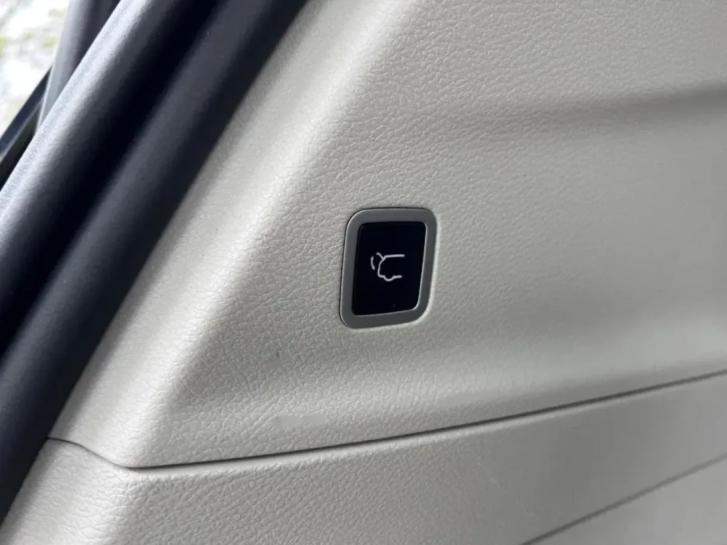 2022 /Black/Alloy/Black Leather Chrysler Pacifica Touring L (2C4RC1BG0NR) with an 3.6L V6 24V VVT UPG I engine, Automatic transmission, located at 970 Woodlawn Dr., Farmington, MO, 63640, (573) 431-7800, 37.825642, -90.468674 - **Discover the 2022 Chrysler Pacifica Touring L Your Family's Ultimate Adventure Companion!**<br /> <br /> Are you ready to elevate your family road trips and daily commutes to a whole new level? Look no further than the stunning **2022 Chrysler Pacifica Touring L**, a minivan designed for families - Photo#4