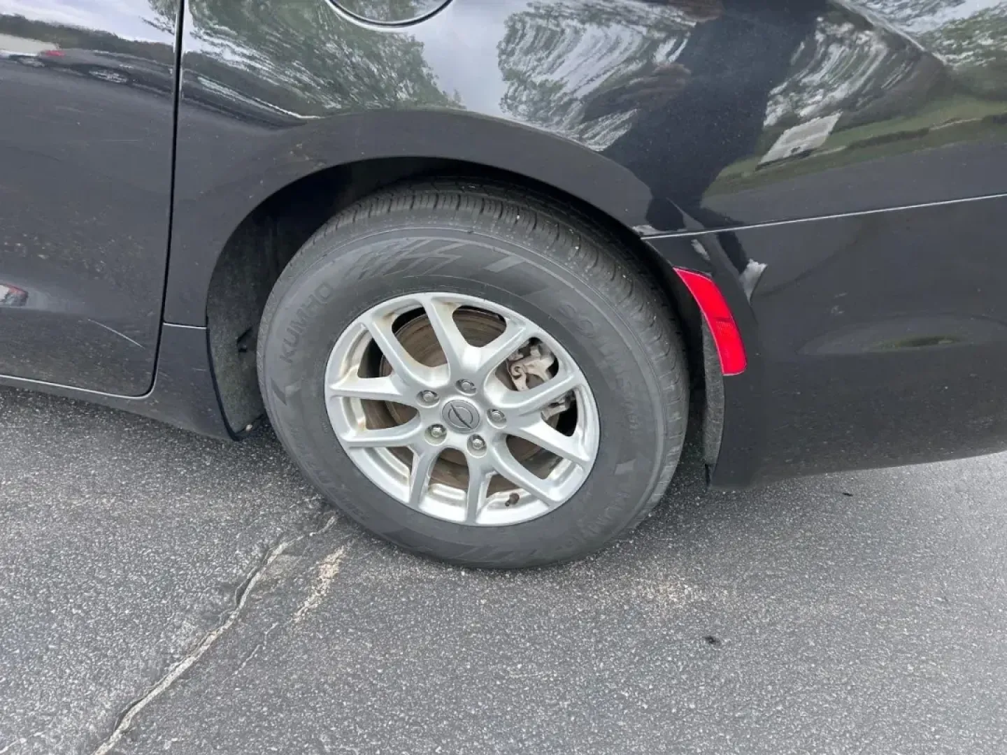 2022 /Black/Alloy/Black Leather Chrysler Pacifica Touring L (2C4RC1BG0NR) with an 3.6L V6 24V VVT UPG I engine, Automatic transmission, located at 970 Woodlawn Dr., Farmington, MO, 63640, (573) 431-7800, 37.825642, -90.468674 - **Discover the 2022 Chrysler Pacifica Touring L Your Family's Ultimate Adventure Companion!**<br /> <br /> Are you ready to elevate your family road trips and daily commutes to a whole new level? Look no further than the stunning **2022 Chrysler Pacifica Touring L**, a minivan designed for families - Photo#5