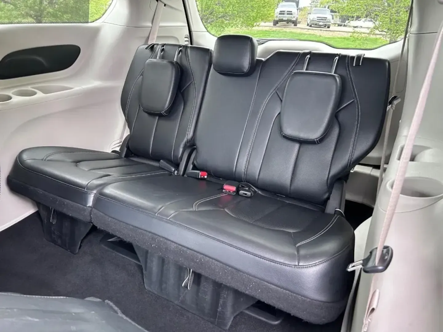 2022 /Black/Alloy/Black Leather Chrysler Pacifica Touring L (2C4RC1BG0NR) with an 3.6L V6 24V VVT UPG I engine, Automatic transmission, located at 970 Woodlawn Dr., Farmington, MO, 63640, (573) 431-7800, 37.825642, -90.468674 - **Discover the 2022 Chrysler Pacifica Touring L Your Family's Ultimate Adventure Companion!**<br /> <br /> Are you ready to elevate your family road trips and daily commutes to a whole new level? Look no further than the stunning **2022 Chrysler Pacifica Touring L**, a minivan designed for families - Photo#8