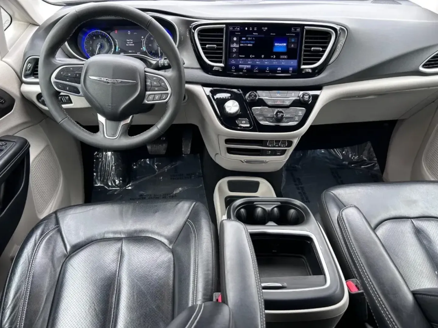 2022 /Black/Alloy/Black Leather Chrysler Pacifica Touring L (2C4RC1BG0NR) with an 3.6L V6 24V VVT UPG I engine, Automatic transmission, located at 970 Woodlawn Dr., Farmington, MO, 63640, (573) 431-7800, 37.825642, -90.468674 - **Discover the 2022 Chrysler Pacifica Touring L Your Family's Ultimate Adventure Companion!**<br /> <br /> Are you ready to elevate your family road trips and daily commutes to a whole new level? Look no further than the stunning **2022 Chrysler Pacifica Touring L**, a minivan designed for families - Photo#11
