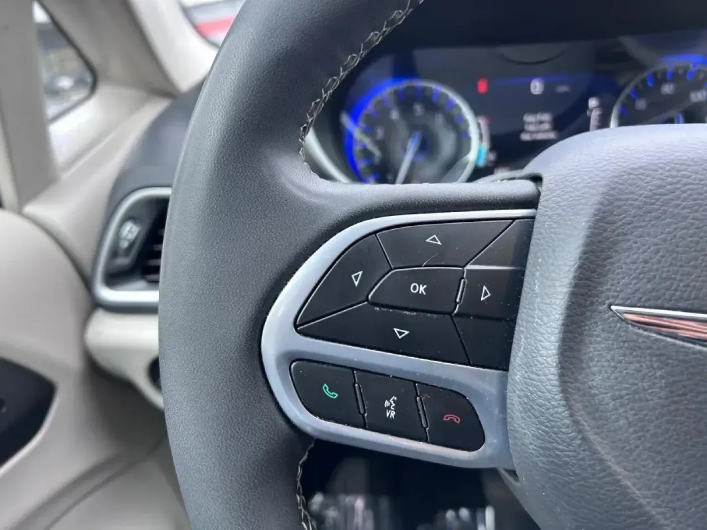 2022 /Black/Alloy/Black Leather Chrysler Pacifica Touring L (2C4RC1BG0NR) with an 3.6L V6 24V VVT UPG I engine, Automatic transmission, located at 970 Woodlawn Dr., Farmington, MO, 63640, (573) 431-7800, 37.825642, -90.468674 - **Discover the 2022 Chrysler Pacifica Touring L Your Family's Ultimate Adventure Companion!**<br /> <br /> Are you ready to elevate your family road trips and daily commutes to a whole new level? Look no further than the stunning **2022 Chrysler Pacifica Touring L**, a minivan designed for families - Photo#13