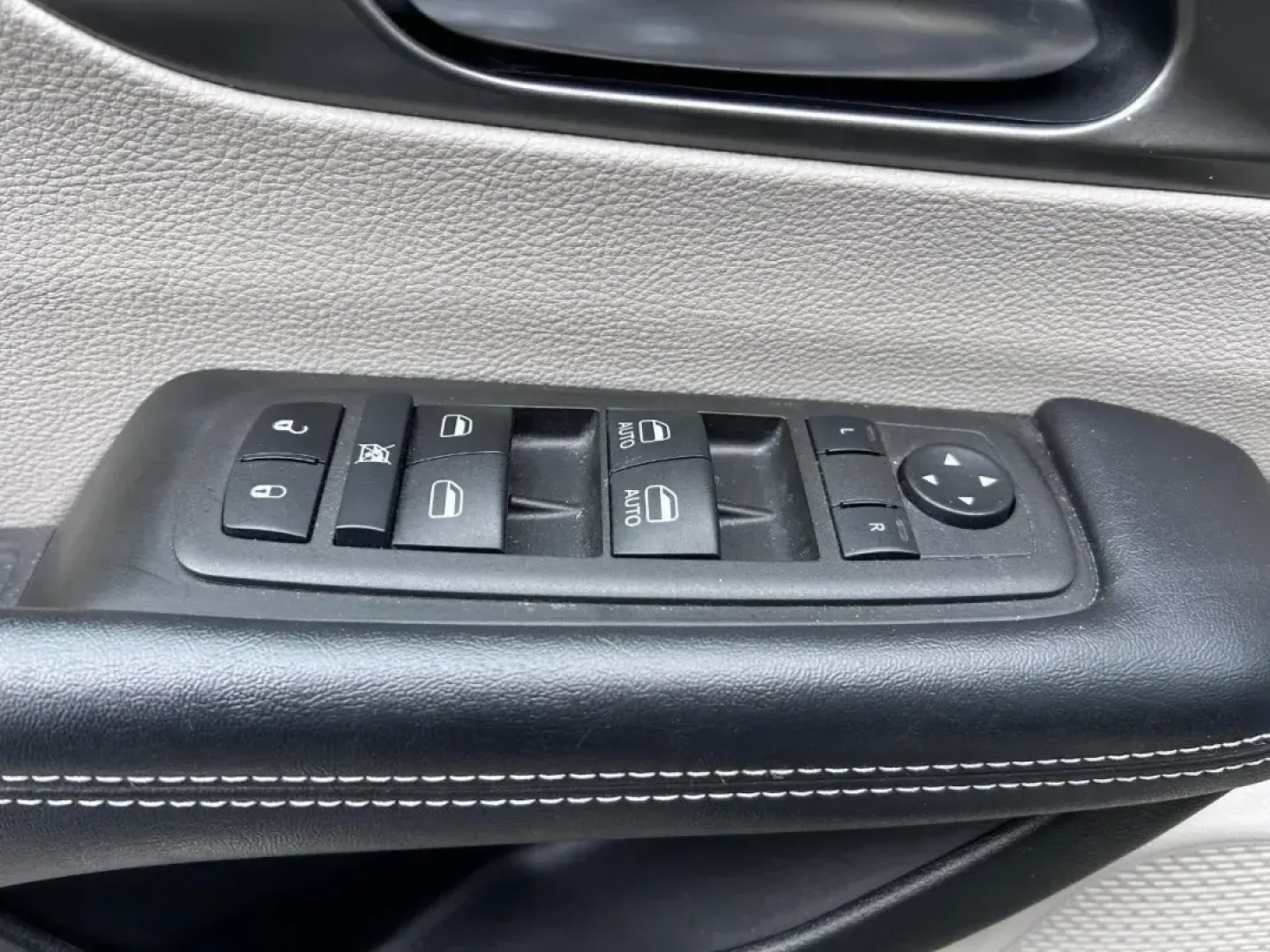 2022 /Black/Alloy/Black Leather Chrysler Pacifica Touring L (2C4RC1BG0NR) with an 3.6L V6 24V VVT UPG I engine, Automatic transmission, located at 970 Woodlawn Dr., Farmington, MO, 63640, (573) 431-7800, 37.825642, -90.468674 - **Discover the 2022 Chrysler Pacifica Touring L Your Family's Ultimate Adventure Companion!**<br /> <br /> Are you ready to elevate your family road trips and daily commutes to a whole new level? Look no further than the stunning **2022 Chrysler Pacifica Touring L**, a minivan designed for families - Photo#19
