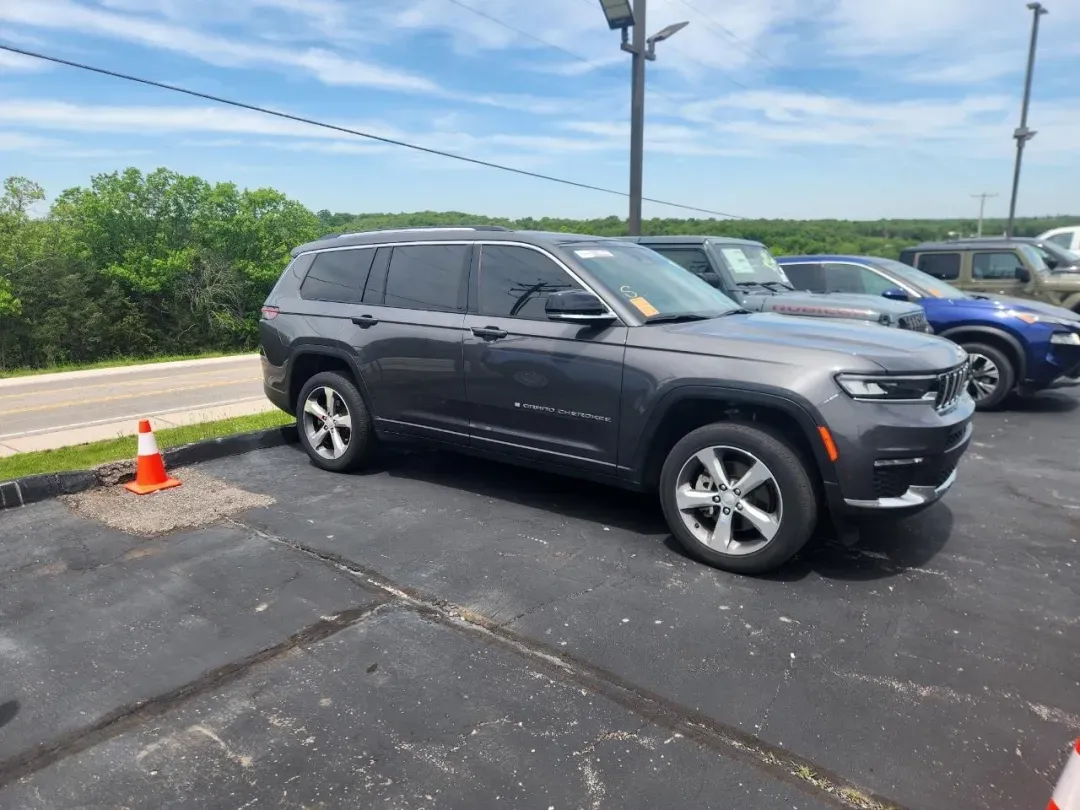 photo of 2022 Jeep Grand Cherokee L Limited