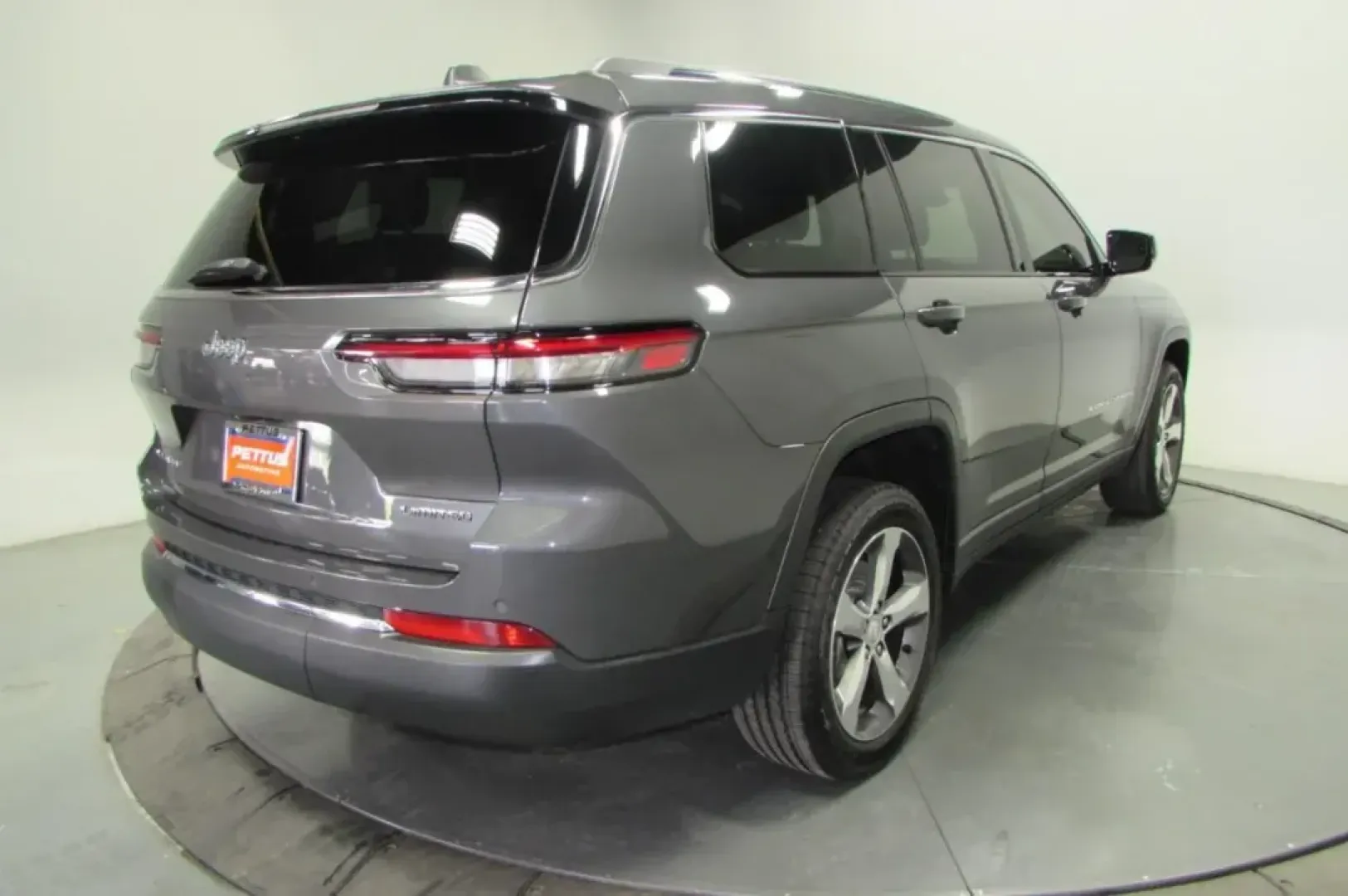 2022 /Global Black Leather Jeep Grand Cherokee Limited (1C4RJKBG1N8) with an Other engine, Automatic transmission, located at 12830 Highway 21, De Soto, MO, 63020, (636) 337-7777, 38.153099, -90.573624 - **Explore Your Next Adventure with the 2022 Jeep Grand Cherokee L Limited at Pettus CDJR DeSoto!**<br /> <br /> Are you ready to elevate your family trips, weekend adventures, or daily commutes? The 2022 Jeep Grand Cherokee L Limited is here to redefine your driving experience with its blend of luxu - Photo#4