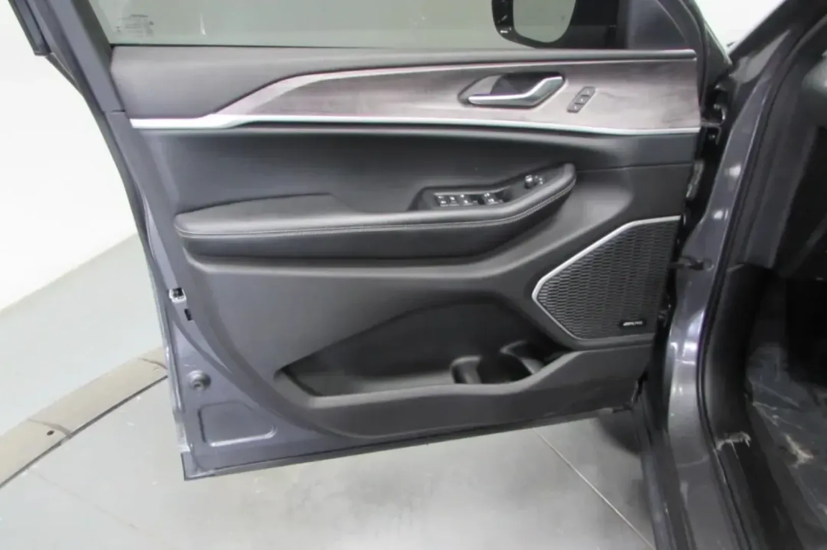 2022 /Global Black Leather Jeep Grand Cherokee Limited (1C4RJKBG1N8) with an Other engine, Automatic transmission, located at 12830 Highway 21, De Soto, MO, 63020, (636) 337-7777, 38.153099, -90.573624 - **Explore Your Next Adventure with the 2022 Jeep Grand Cherokee L Limited at Pettus CDJR DeSoto!**<br /> <br /> Are you ready to elevate your family trips, weekend adventures, or daily commutes? The 2022 Jeep Grand Cherokee L Limited is here to redefine your driving experience with its blend of luxu - Photo#8