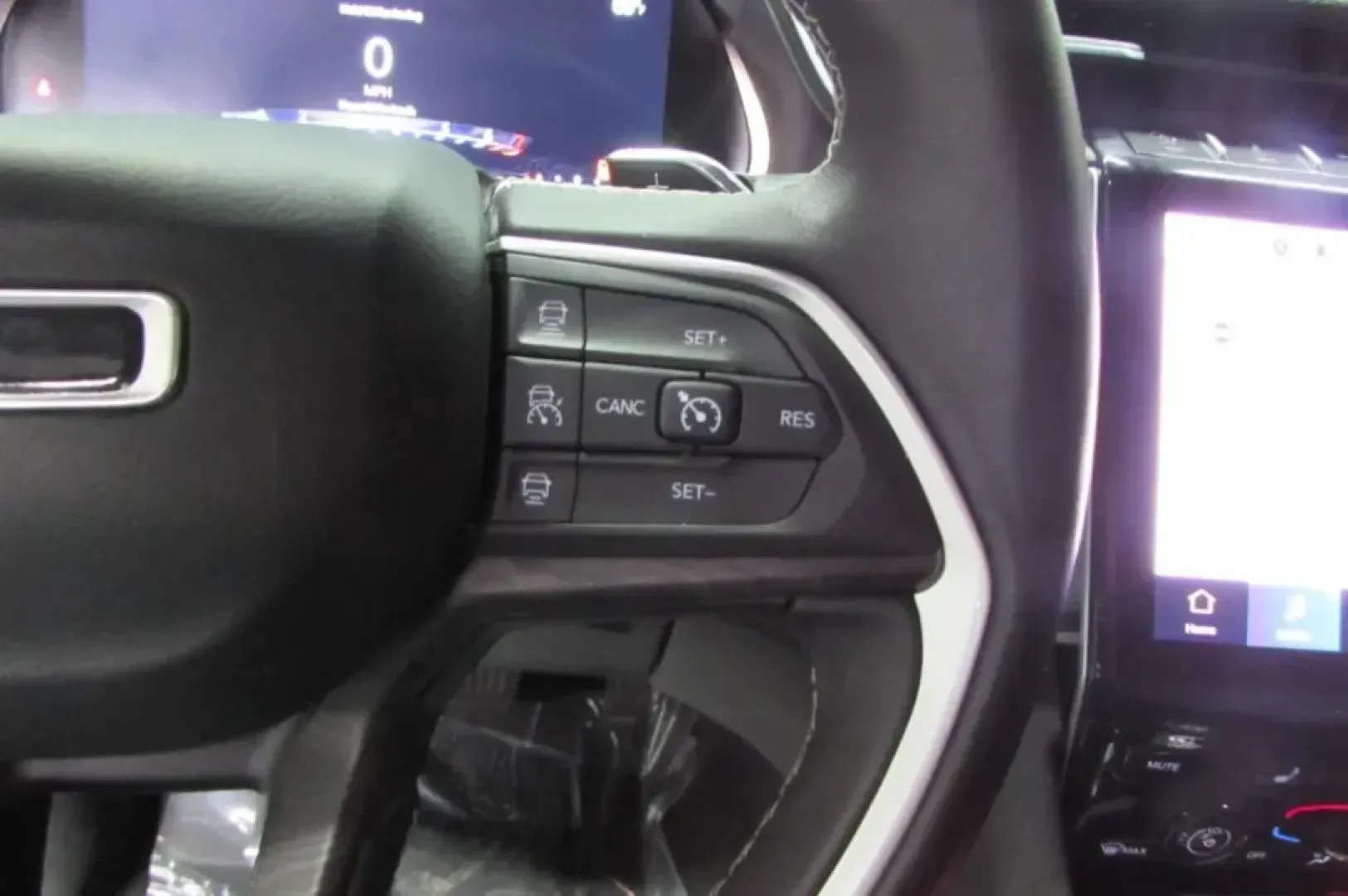 2022 /Global Black Leather Jeep Grand Cherokee Limited (1C4RJKBG1N8) with an Other engine, Automatic transmission, located at 12830 Highway 21, De Soto, MO, 63020, (636) 337-7777, 38.153099, -90.573624 - **Explore Your Next Adventure with the 2022 Jeep Grand Cherokee L Limited at Pettus CDJR DeSoto!**<br /> <br /> Are you ready to elevate your family trips, weekend adventures, or daily commutes? The 2022 Jeep Grand Cherokee L Limited is here to redefine your driving experience with its blend of luxu - Photo#14