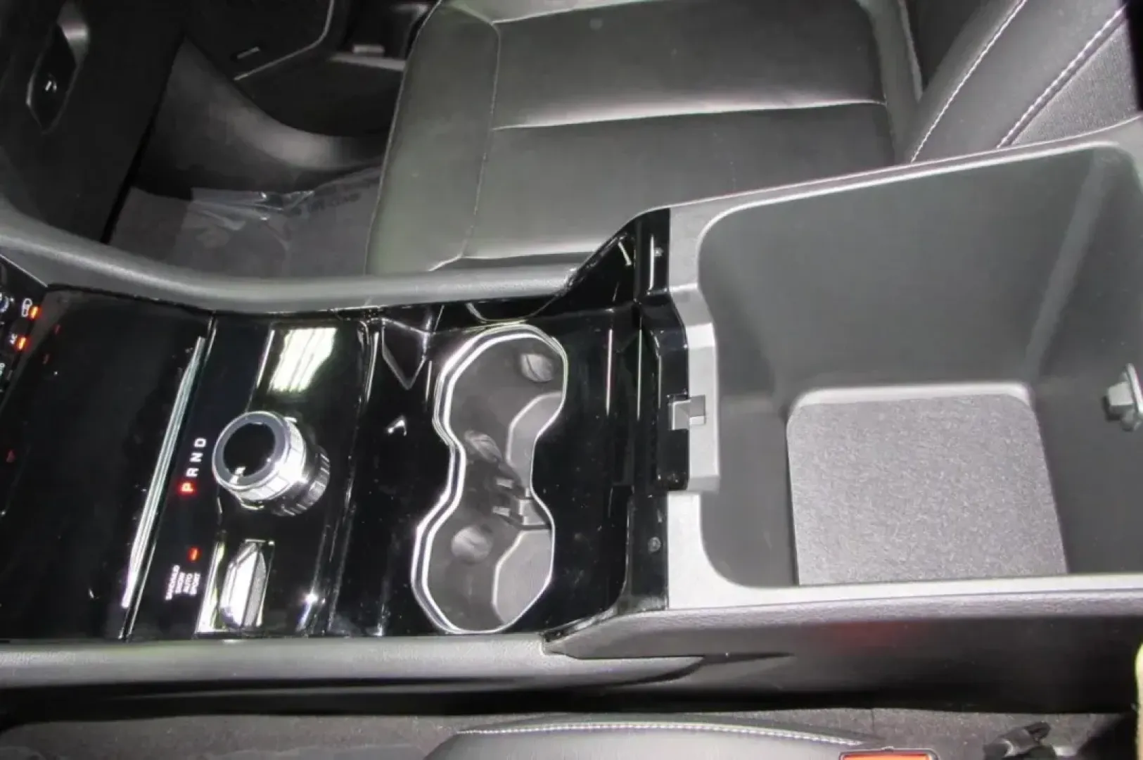 2022 /Global Black Leather Jeep Grand Cherokee Limited (1C4RJKBG1N8) with an Other engine, Automatic transmission, located at 12830 Highway 21, De Soto, MO, 63020, (636) 337-7777, 38.153099, -90.573624 - **Explore Your Next Adventure with the 2022 Jeep Grand Cherokee L Limited at Pettus CDJR DeSoto!**<br /> <br /> Are you ready to elevate your family trips, weekend adventures, or daily commutes? The 2022 Jeep Grand Cherokee L Limited is here to redefine your driving experience with its blend of luxu - Photo#18