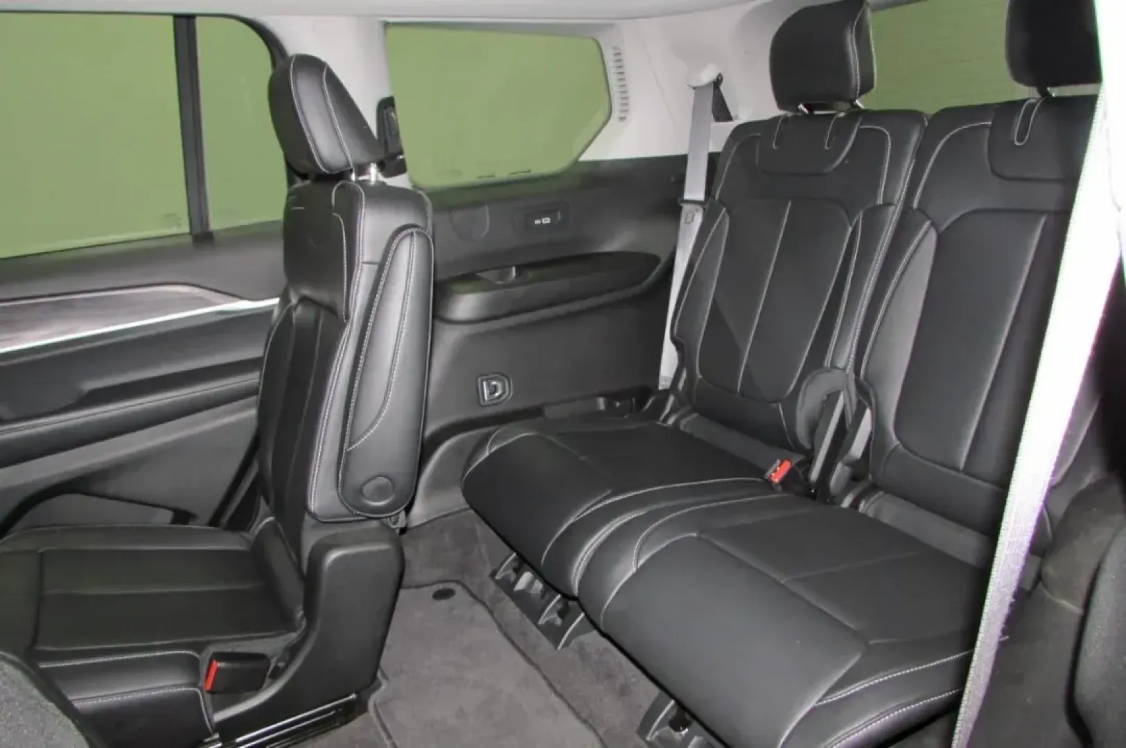 2022 /Global Black Leather Jeep Grand Cherokee Limited (1C4RJKBG1N8) with an Other engine, Automatic transmission, located at 12830 Highway 21, De Soto, MO, 63020, (636) 337-7777, 38.153099, -90.573624 - **Explore Your Next Adventure with the 2022 Jeep Grand Cherokee L Limited at Pettus CDJR DeSoto!**<br /> <br /> Are you ready to elevate your family trips, weekend adventures, or daily commutes? The 2022 Jeep Grand Cherokee L Limited is here to redefine your driving experience with its blend of luxu - Photo#23