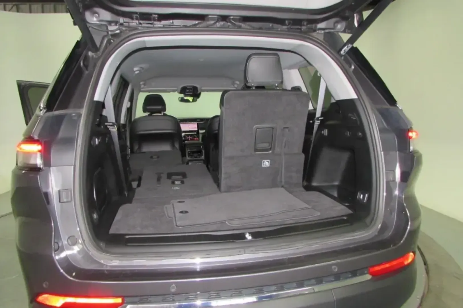 2022 /Global Black Leather Jeep Grand Cherokee Limited (1C4RJKBG1N8) with an Other engine, Automatic transmission, located at 12830 Highway 21, De Soto, MO, 63020, (636) 337-7777, 38.153099, -90.573624 - **Explore Your Next Adventure with the 2022 Jeep Grand Cherokee L Limited at Pettus CDJR DeSoto!**<br /> <br /> Are you ready to elevate your family trips, weekend adventures, or daily commutes? The 2022 Jeep Grand Cherokee L Limited is here to redefine your driving experience with its blend of luxu - Photo#27