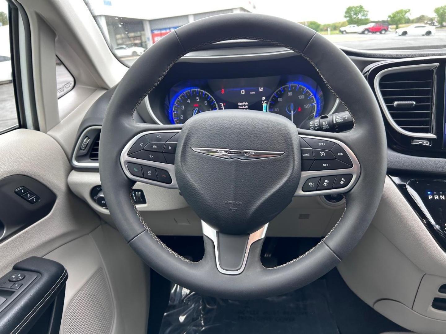 2022 /Black/Alloy/Black Leather Chrysler Pacifica Touring L (2C4RC1BG8NR) with an 3.6L V6 24V VVT UPG I engine, Automatic transmission, located at 970 Woodlawn Dr., Farmington, MO, 63640, (573) 431-7800, 37.825642, -90.468674 - USED 2022 Chrysler Pacifica Touring L from Pettus CDJR Farmington, Farmington MO. - Photo#13