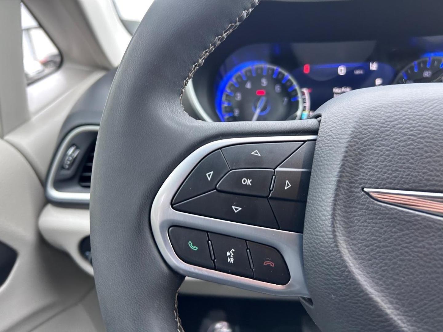 2022 /Black/Alloy/Black Leather Chrysler Pacifica Touring L (2C4RC1BG8NR) with an 3.6L V6 24V VVT UPG I engine, Automatic transmission, located at 970 Woodlawn Dr., Farmington, MO, 63640, (573) 431-7800, 37.825642, -90.468674 - USED 2022 Chrysler Pacifica Touring L from Pettus CDJR Farmington, Farmington MO. - Photo#14