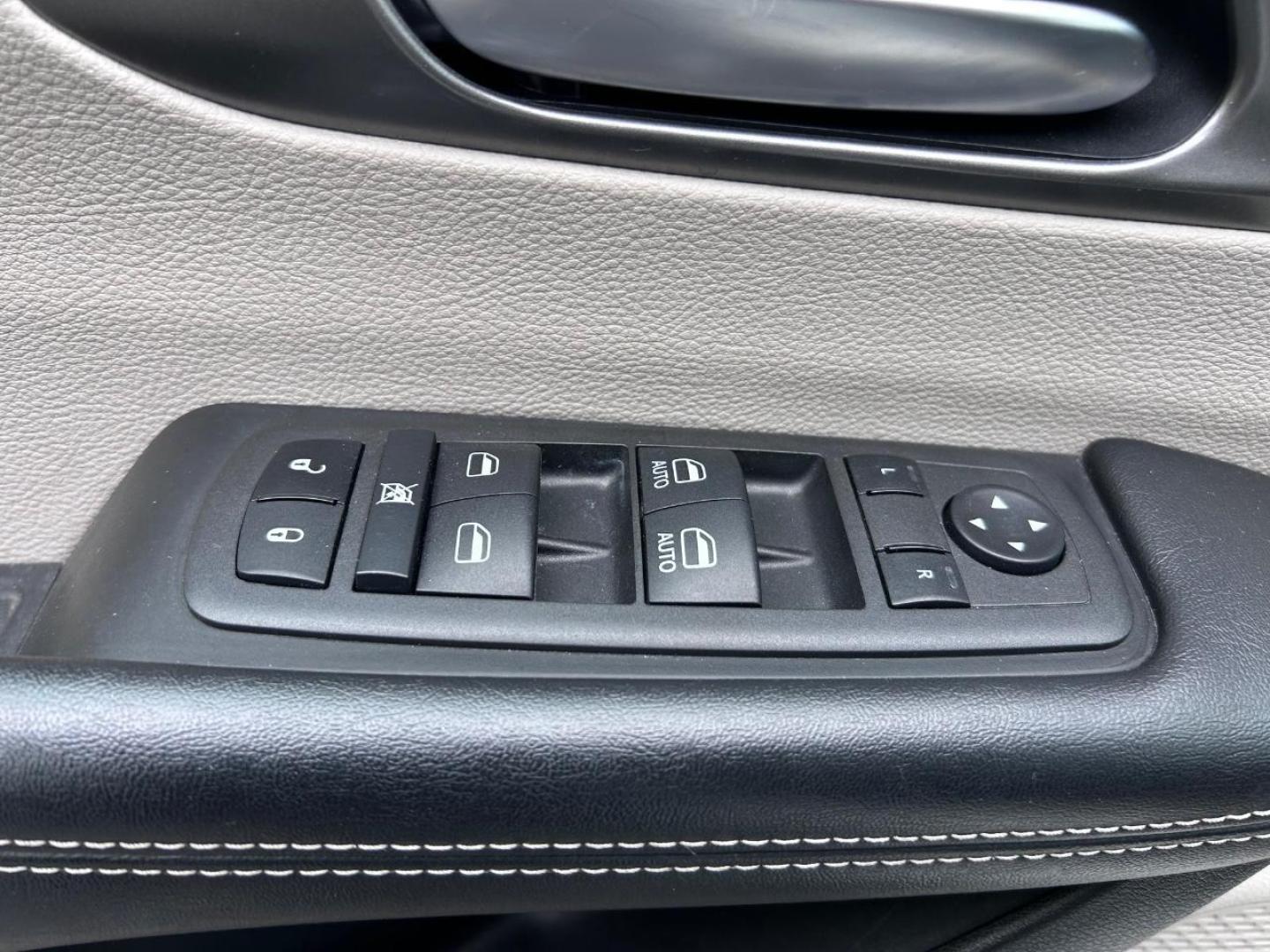 2022 /Black/Alloy/Black Leather Chrysler Pacifica Touring L (2C4RC1BG8NR) with an 3.6L V6 24V VVT UPG I engine, Automatic transmission, located at 970 Woodlawn Dr., Farmington, MO, 63640, (573) 431-7800, 37.825642, -90.468674 - USED 2022 Chrysler Pacifica Touring L from Pettus CDJR Farmington, Farmington MO. - Photo#20
