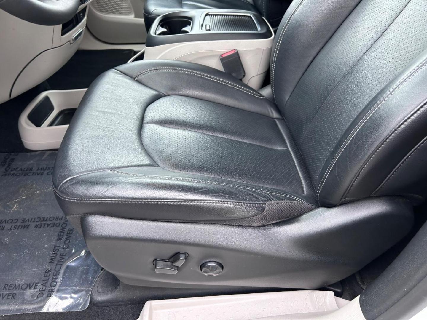2022 /Black/Alloy/Black Leather Chrysler Pacifica Touring L (2C4RC1BG8NR) with an 3.6L V6 24V VVT UPG I engine, Automatic transmission, located at 970 Woodlawn Dr., Farmington, MO, 63640, (573) 431-7800, 37.825642, -90.468674 - USED 2022 Chrysler Pacifica Touring L from Pettus CDJR Farmington, Farmington MO. - Photo#22