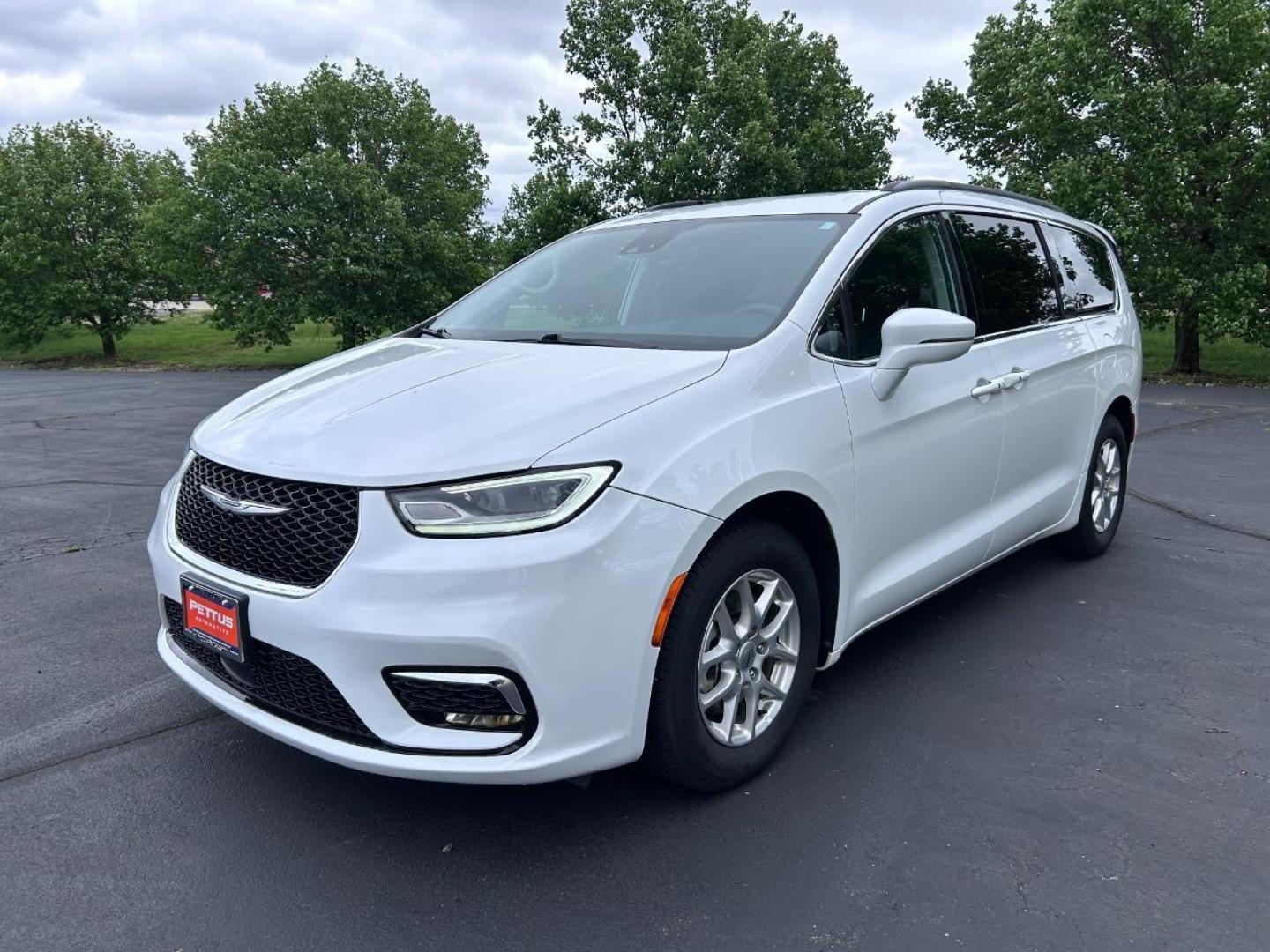 2022 /Black/Alloy/Black Leather Chrysler Pacifica Touring L (2C4RC1BG8NR) with an 3.6L V6 24V VVT UPG I engine, Automatic transmission, located at 970 Woodlawn Dr., Farmington, MO, 63640, (573) 431-7800, 37.825642, -90.468674 - USED 2022 Chrysler Pacifica Touring L from Pettus CDJR Farmington, Farmington MO. - Photo#7