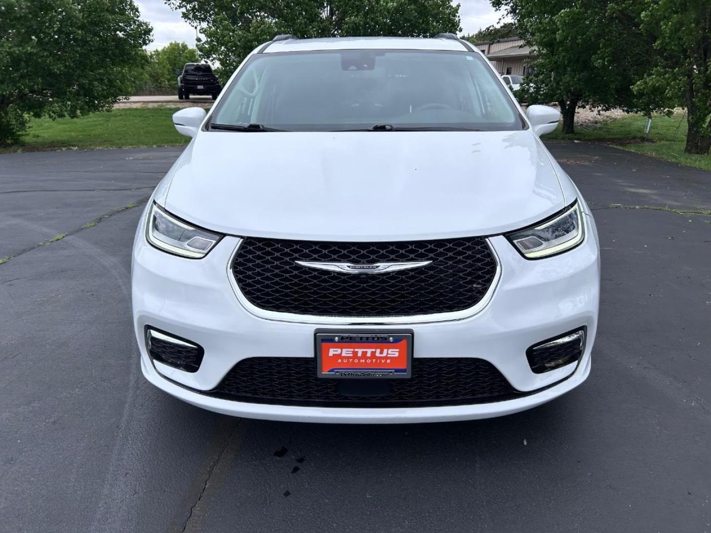 2022 /Black/Alloy/Black Leather Chrysler Pacifica Touring L (2C4RC1BG8NR) with an 3.6L V6 24V VVT UPG I engine, Automatic transmission, located at 970 Woodlawn Dr., Farmington, MO, 63640, (573) 431-7800, 37.825642, -90.468674 - USED 2022 Chrysler Pacifica Touring L from Pettus CDJR Farmington, Farmington MO. - Photo#8