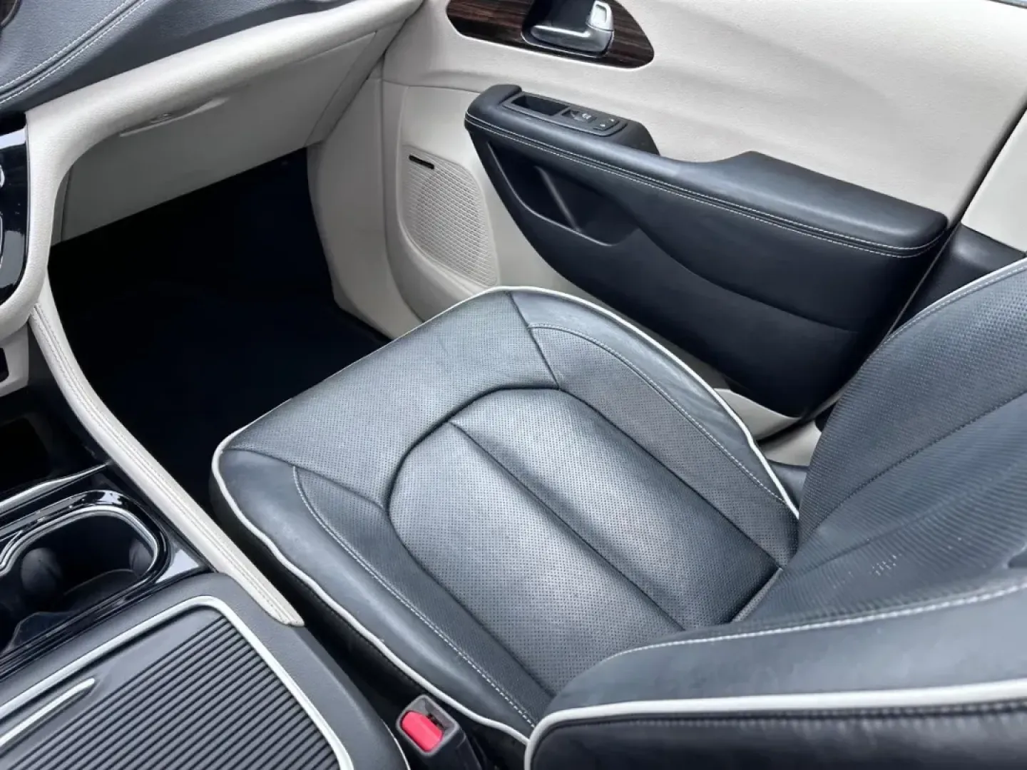 2022 /Black/Alloy/Black Leather Chrysler Pacifica Limited (2C4RC1GG8NR) with an 3.6L V6 24V VVT UPG I engine, Automatic transmission, located at 970 Woodlawn Dr., Farmington, MO, 63640, (573) 431-7800, 37.825642, -90.468674 - **Discover the Ultimate Family Companion: 2022 Chrysler Pacifica Limited in Farmington, MO!**<br /> <br /> Are you searching for the perfect vehicle to elevate your family adventures? Look no further! The 2022 Chrysler Pacifica Limited, available now at Pettus CDJR Farmington, is the ideal minivan f - Photo#19