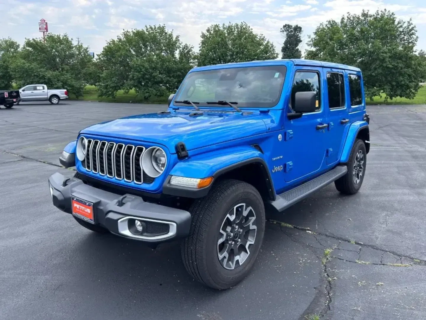 2024 /Black Leather Jeep Wrangler Sahara (1C4PJXEN7RW) with an 2.0L I4 DOHC DI Turbo engine, Automatic transmission, located at 970 Woodlawn Dr., Farmington, MO, 63640, (573) 431-7800, 37.825642, -90.468674 - **Explore the Thrilling Outdoors with the 2024 Jeep Wrangler Sahara at Pettus CDJR Farmington!**<br /> <br /> Are you ready to elevate your adventures? Whether you're navigating your daily commute or hitting the trails for a weekend getaway, the 2024 Jeep Wrangler Sahara is your ultimate companion. - Photo#6