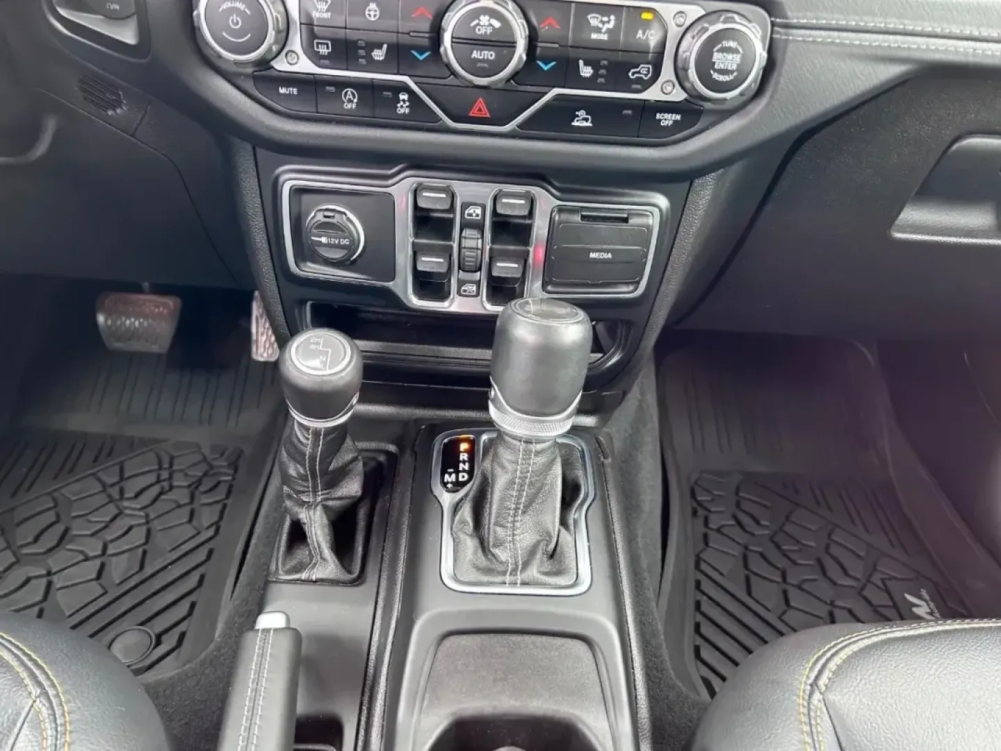 2024 /Black Leather Jeep Wrangler Sahara (1C4PJXEN7RW) with an 2.0L I4 DOHC DI Turbo engine, Automatic transmission, located at 970 Woodlawn Dr., Farmington, MO, 63640, (573) 431-7800, 37.825642, -90.468674 - **Explore the Thrilling Outdoors with the 2024 Jeep Wrangler Sahara at Pettus CDJR Farmington!**<br /> <br /> Are you ready to elevate your adventures? Whether you're navigating your daily commute or hitting the trails for a weekend getaway, the 2024 Jeep Wrangler Sahara is your ultimate companion. - Photo#15