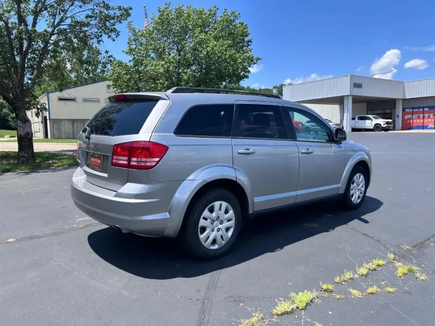 2018 /Black Cloth Dodge Journey SE (3C4PDCABXJT) with an 2.4L I4 DOHC 16V Dual VVT engine, Automatic transmission, located at 970 Woodlawn Dr., Farmington, MO, 63640, (573) 431-7800, 37.825642, -90.468674 - Are you ready to elevate your family adventures, weekend getaways, or daily commutes? Look no further than this exceptional **2018 Dodge Journey SE** available at **Pettus CDJR Farmington** in **Farmington, MO**! With its spacious interior and versatile features, this SUV is perfect for growing fami - Photo#2