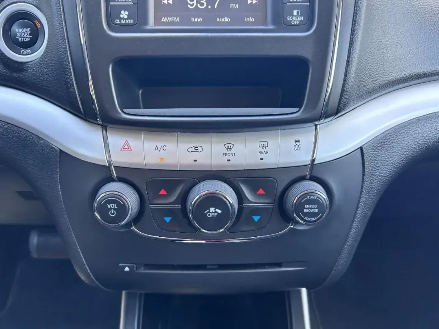2018 /Black Cloth Dodge Journey SE (3C4PDCABXJT) with an 2.4L I4 DOHC 16V Dual VVT engine, Automatic transmission, located at 970 Woodlawn Dr., Farmington, MO, 63640, (573) 431-7800, 37.825642, -90.468674 - Are you ready to elevate your family adventures, weekend getaways, or daily commutes? Look no further than this exceptional **2018 Dodge Journey SE** available at **Pettus CDJR Farmington** in **Farmington, MO**! With its spacious interior and versatile features, this SUV is perfect for growing fami - Photo#15