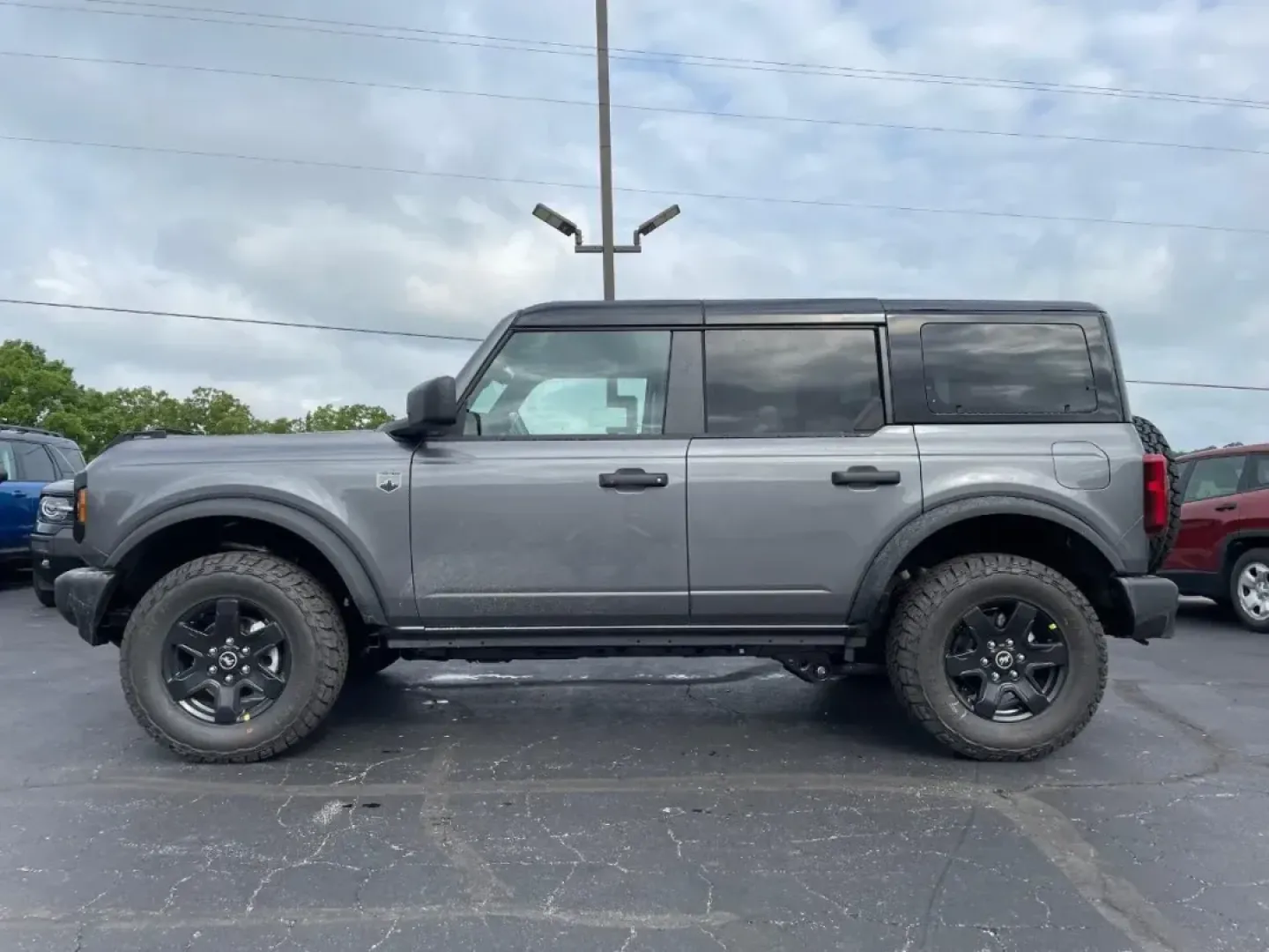 2025 /Dark Gray w/Black Onyx Leather Ford Bronco Big Bend (1FMDE7BH0SL) with an 2.3L EcoBoost I-4 engine, located at 12836 Highway 21, De Soto, MO, 63020, (636) 337-7777, 38.151867, -90.575615 - **Unleash Adventure with the 2025 Ford Bronco Big Bend at Pettus Ford De Soto!**<br /> <br /> Are you ready to take your weekends to the next level? Picture this: you and your family, friends, or adventurous spirit take off on an exhilarating road trip or off-road excursion in a rugged yet stylish v - Photo#1
