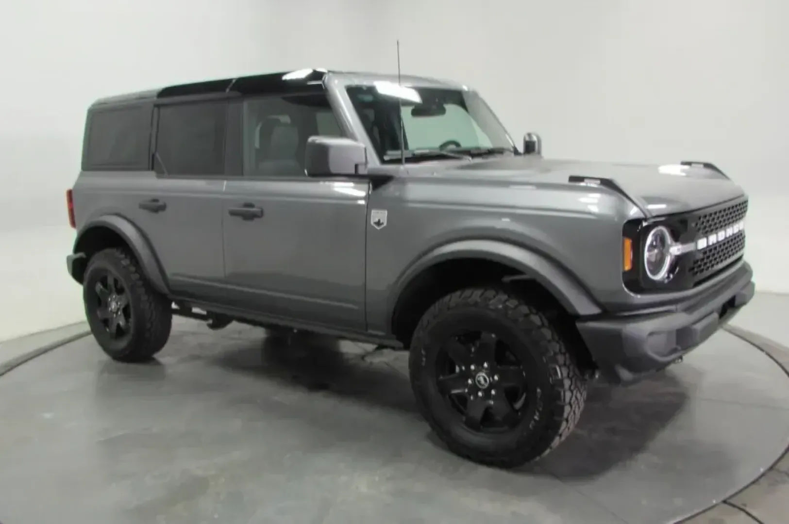 2025 /Dark Gray w/Black Onyx Leather Ford Bronco Big Bend (1FMDE7BH0SL) with an 2.3L EcoBoost I-4 engine, located at 12836 Highway 21, De Soto, MO, 63020, (636) 337-7777, 38.151867, -90.575615 - **Unleash Adventure with the 2025 Ford Bronco Big Bend at Pettus Ford De Soto!**<br /> <br /> Are you ready to take your weekends to the next level? Picture this: you and your family, friends, or adventurous spirit take off on an exhilarating road trip or off-road excursion in a rugged yet stylish v - Photo#3