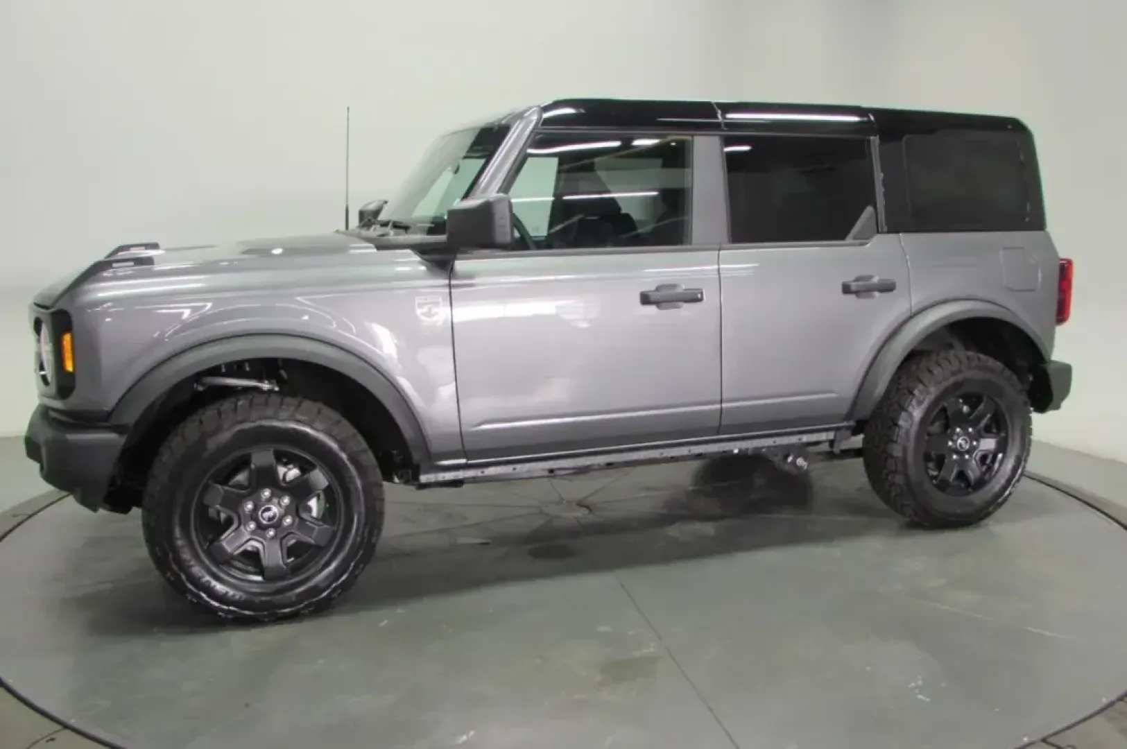 2025 /Dark Gray w/Black Onyx Leather Ford Bronco Big Bend (1FMDE7BH0SL) with an 2.3L EcoBoost I-4 engine, located at 12836 Highway 21, De Soto, MO, 63020, (636) 337-7777, 38.151867, -90.575615 - **Unleash Adventure with the 2025 Ford Bronco Big Bend at Pettus Ford De Soto!**<br /> <br /> Are you ready to take your weekends to the next level? Picture this: you and your family, friends, or adventurous spirit take off on an exhilarating road trip or off-road excursion in a rugged yet stylish v - Photo#4