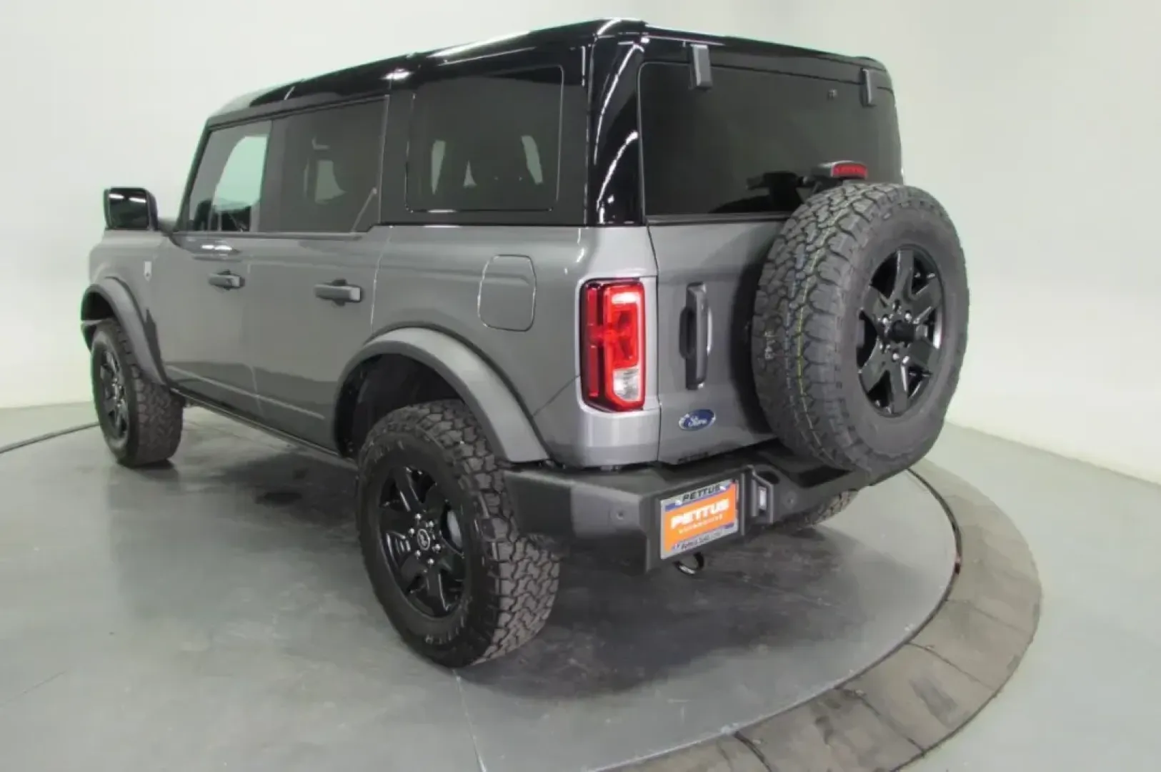 2025 /Dark Gray w/Black Onyx Leather Ford Bronco Big Bend (1FMDE7BH0SL) with an 2.3L EcoBoost I-4 engine, located at 12836 Highway 21, De Soto, MO, 63020, (636) 337-7777, 38.151867, -90.575615 - **Unleash Adventure with the 2025 Ford Bronco Big Bend at Pettus Ford De Soto!**<br /> <br /> Are you ready to take your weekends to the next level? Picture this: you and your family, friends, or adventurous spirit take off on an exhilarating road trip or off-road excursion in a rugged yet stylish v - Photo#5