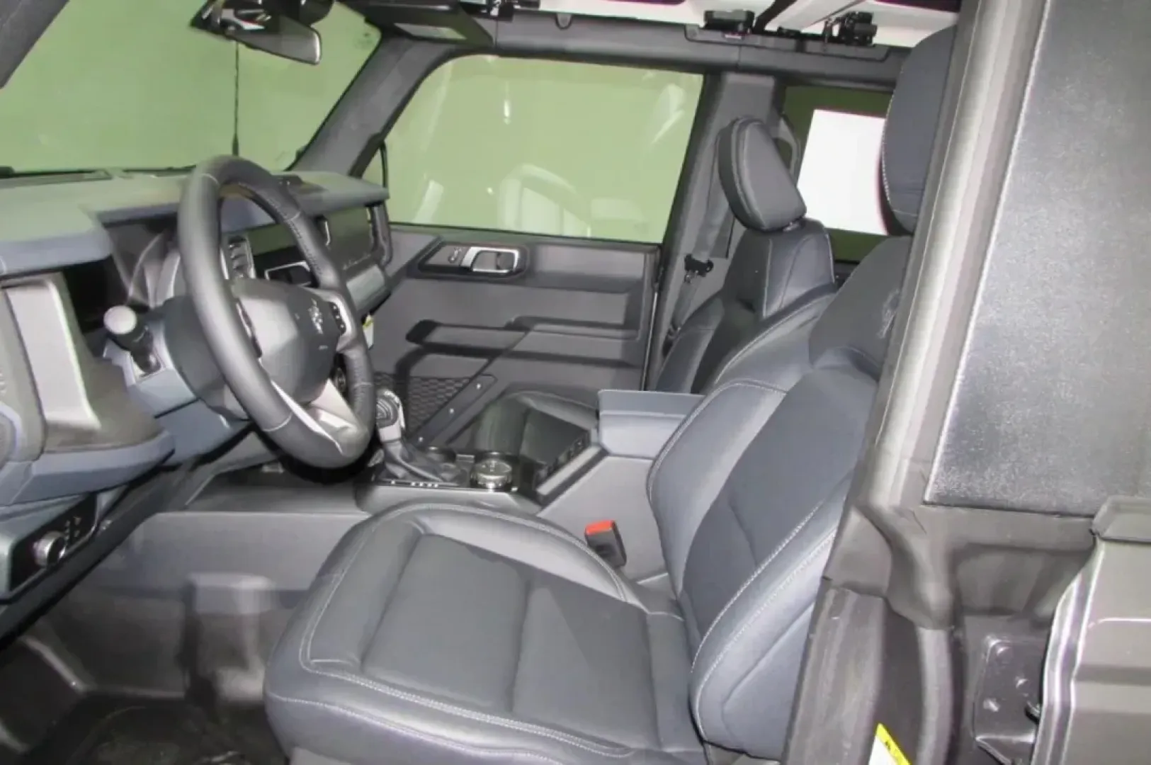 2025 /Dark Gray w/Black Onyx Leather Ford Bronco Big Bend (1FMDE7BH0SL) with an 2.3L EcoBoost I-4 engine, located at 12836 Highway 21, De Soto, MO, 63020, (636) 337-7777, 38.151867, -90.575615 - **Unleash Adventure with the 2025 Ford Bronco Big Bend at Pettus Ford De Soto!**<br /> <br /> Are you ready to take your weekends to the next level? Picture this: you and your family, friends, or adventurous spirit take off on an exhilarating road trip or off-road excursion in a rugged yet stylish v - Photo#11