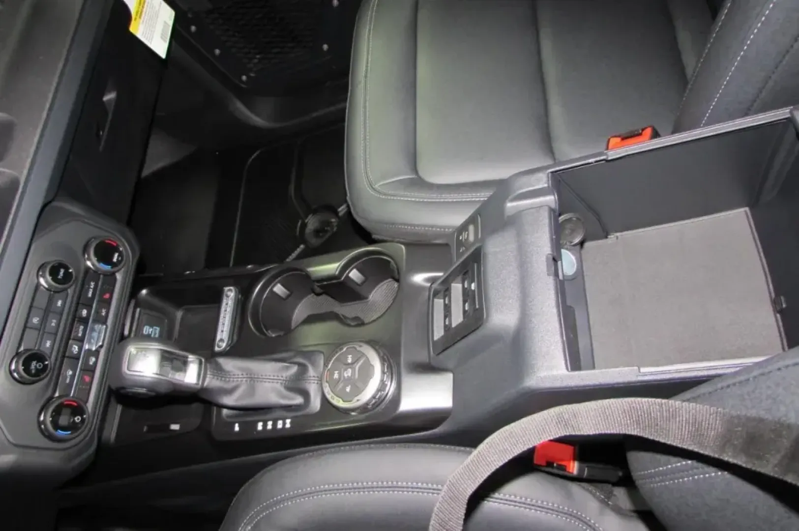 2025 /Dark Gray w/Black Onyx Leather Ford Bronco Big Bend (1FMDE7BH0SL) with an 2.3L EcoBoost I-4 engine, located at 12836 Highway 21, De Soto, MO, 63020, (636) 337-7777, 38.151867, -90.575615 - **Unleash Adventure with the 2025 Ford Bronco Big Bend at Pettus Ford De Soto!**<br /> <br /> Are you ready to take your weekends to the next level? Picture this: you and your family, friends, or adventurous spirit take off on an exhilarating road trip or off-road excursion in a rugged yet stylish v - Photo#21