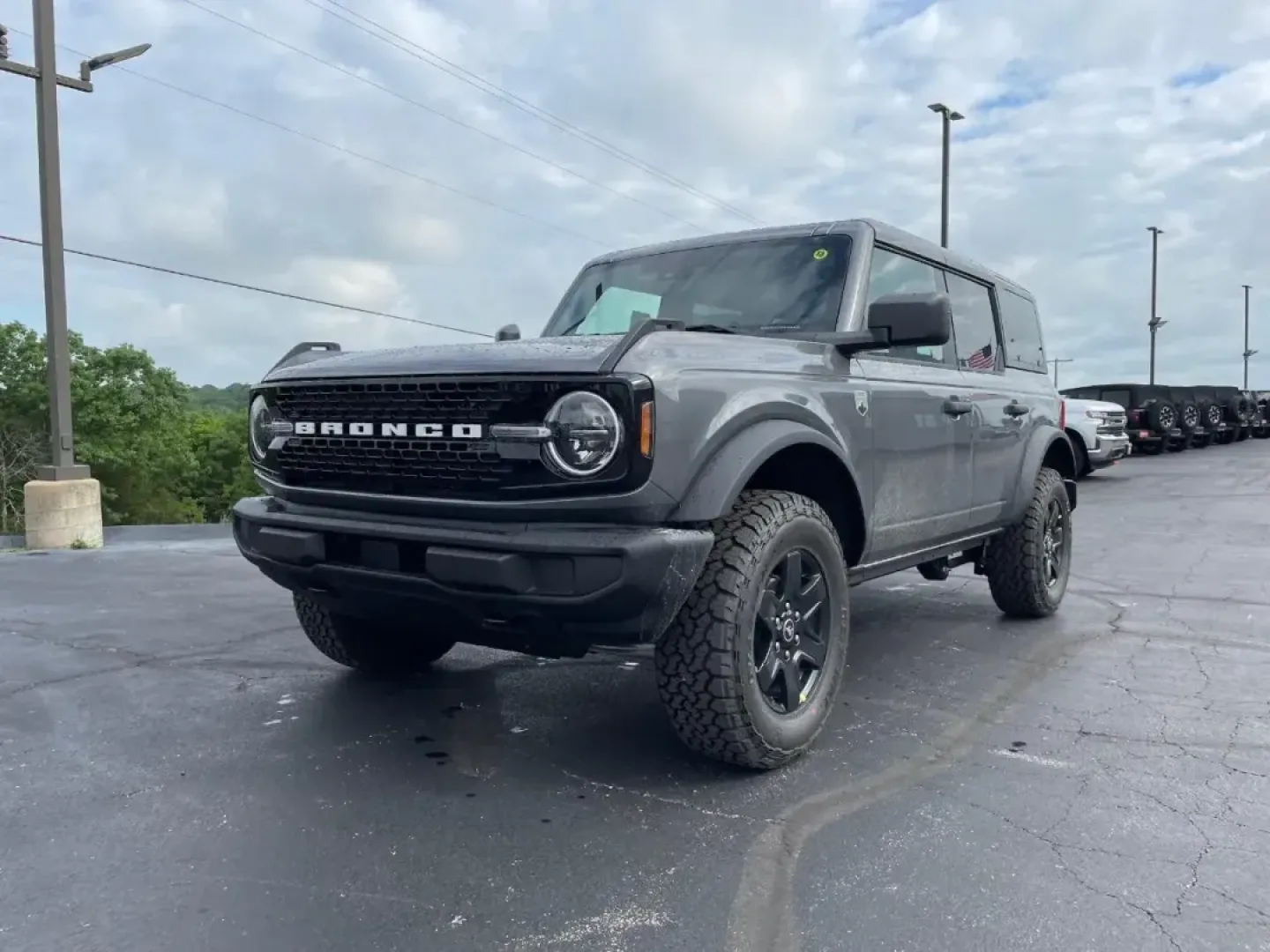 2025 /Dark Gray w/Black Onyx Leather Ford Bronco Big Bend (1FMDE7BH0SL) with an 2.3L EcoBoost I-4 engine, located at 12836 Highway 21, De Soto, MO, 63020, (636) 337-7777, 38.151867, -90.575615 - **Unleash Adventure with the 2025 Ford Bronco Big Bend at Pettus Ford De Soto!**<br /> <br /> Are you ready to take your weekends to the next level? Picture this: you and your family, friends, or adventurous spirit take off on an exhilarating road trip or off-road excursion in a rugged yet stylish v - Photo#31