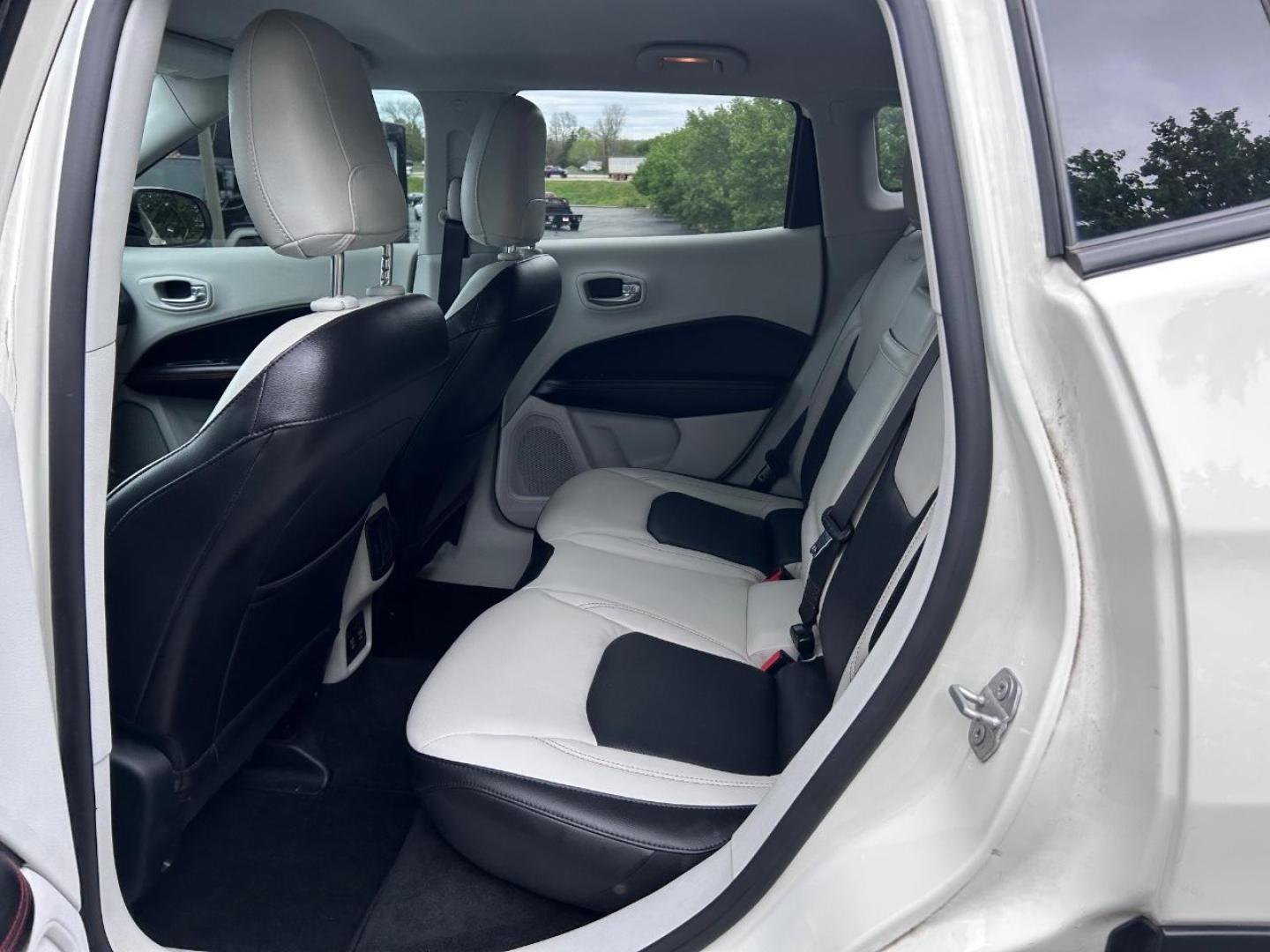 2018 /Ski Gray/Black Leather Jeep Compass Limited (3C4NJDCB2JT) with an 2.4L I4 Zero Evap M-Air engine, Automatic transmission, located at 970 Woodlawn Dr., Farmington, MO, 63640, (573) 431-7800, 37.825642, -90.468674 - USED 2018 Jeep Compass Limited from Pettus CDJR Farmington, Farmington MO. - Photo#9