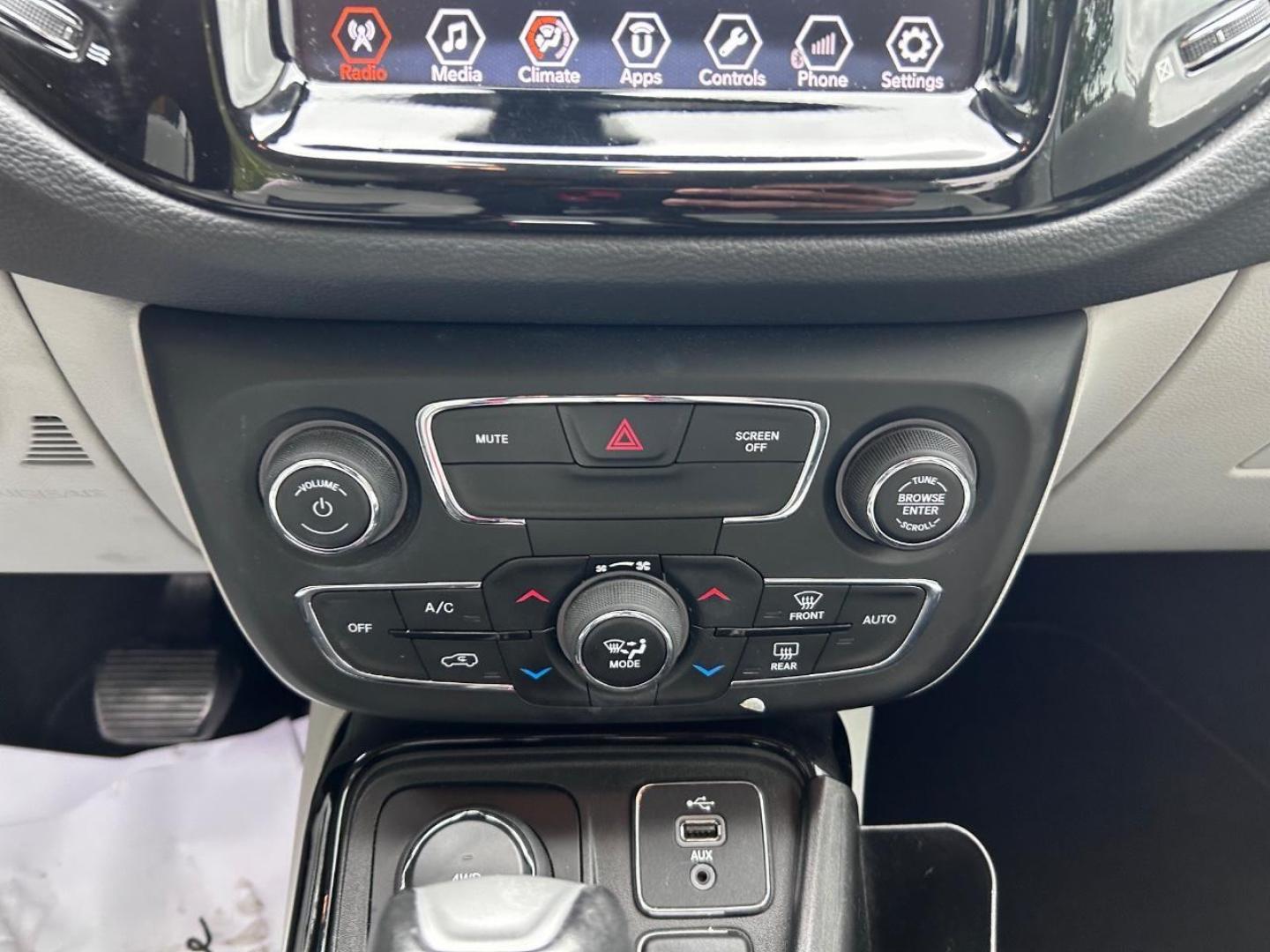 2018 /Ski Gray/Black Leather Jeep Compass Limited (3C4NJDCB2JT) with an 2.4L I4 Zero Evap M-Air engine, Automatic transmission, located at 970 Woodlawn Dr., Farmington, MO, 63640, (573) 431-7800, 37.825642, -90.468674 - USED 2018 Jeep Compass Limited from Pettus CDJR Farmington, Farmington MO. - Photo#15