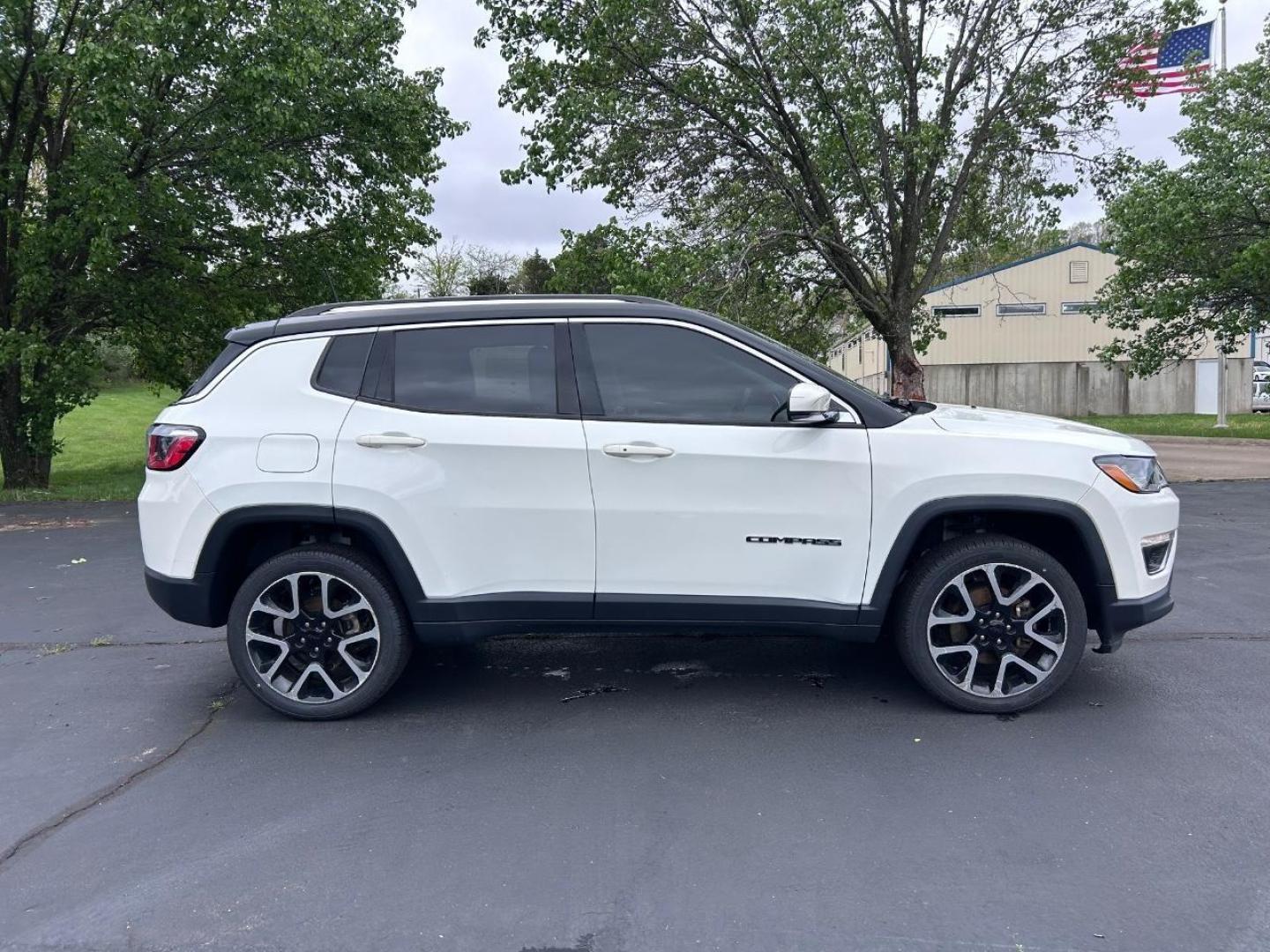 2018 /Ski Gray/Black Leather Jeep Compass Limited (3C4NJDCB2JT) with an 2.4L I4 Zero Evap M-Air engine, Automatic transmission, located at 970 Woodlawn Dr., Farmington, MO, 63640, (573) 431-7800, 37.825642, -90.468674 - USED 2018 Jeep Compass Limited from Pettus CDJR Farmington, Farmington MO. - Photo#1