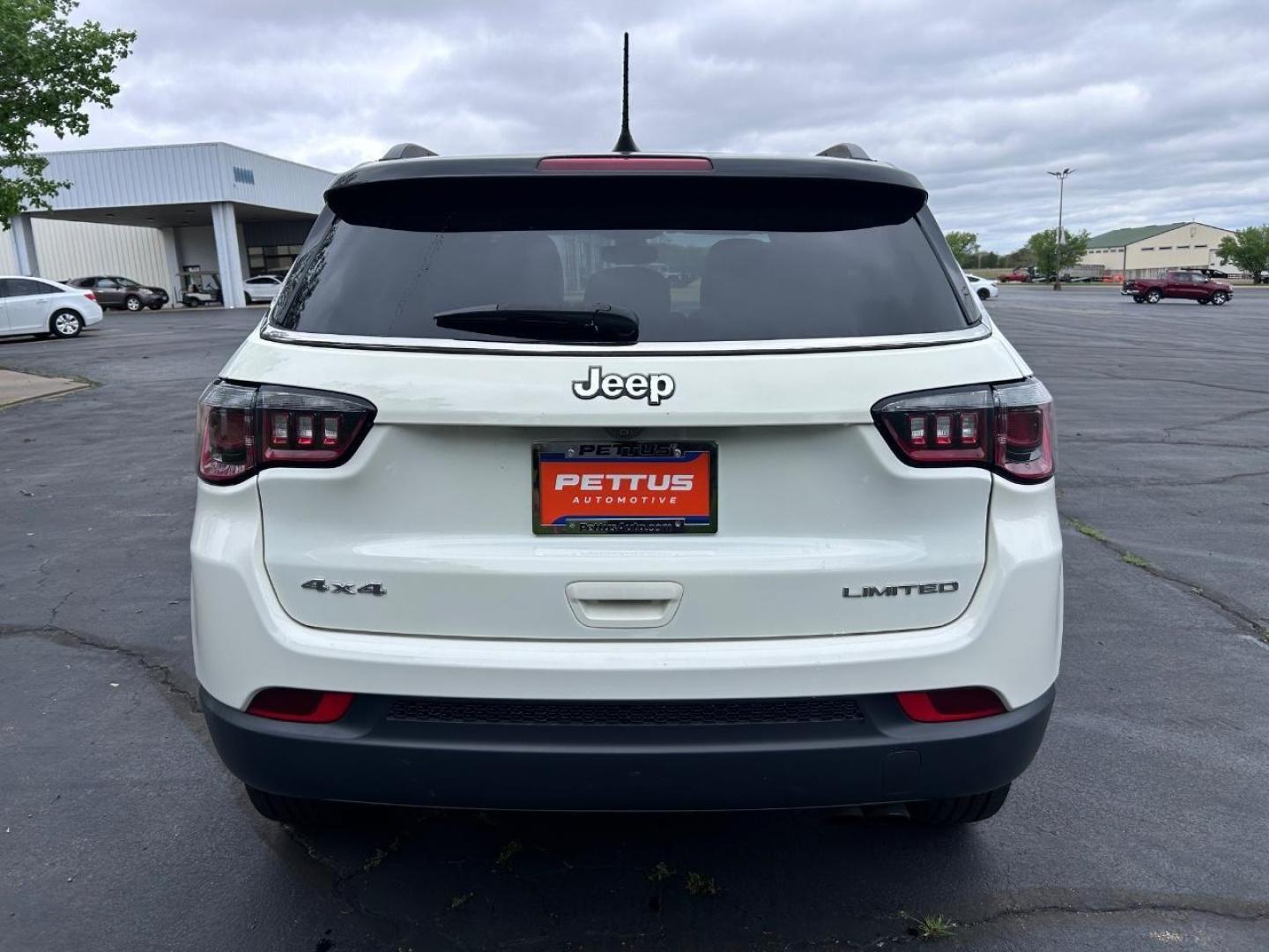 2018 /Ski Gray/Black Leather Jeep Compass Limited (3C4NJDCB2JT) with an 2.4L I4 Zero Evap M-Air engine, Automatic transmission, located at 970 Woodlawn Dr., Farmington, MO, 63640, (573) 431-7800, 37.825642, -90.468674 - USED 2018 Jeep Compass Limited from Pettus CDJR Farmington, Farmington MO. - Photo#3