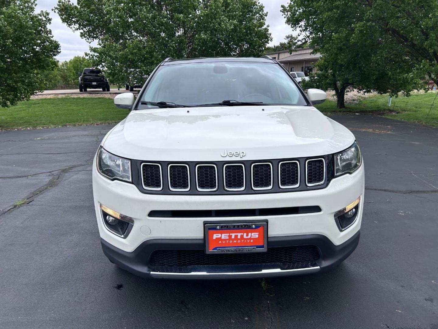 2018 /Ski Gray/Black Leather Jeep Compass Limited (3C4NJDCB2JT) with an 2.4L I4 Zero Evap M-Air engine, Automatic transmission, located at 970 Woodlawn Dr., Farmington, MO, 63640, (573) 431-7800, 37.825642, -90.468674 - USED 2018 Jeep Compass Limited from Pettus CDJR Farmington, Farmington MO. - Photo#8