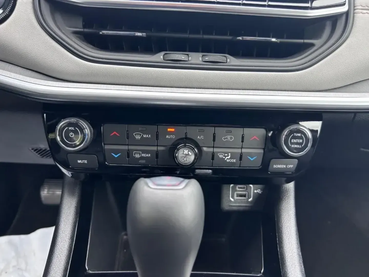 2024 /Black Leather Jeep Compass Limited (3C4NJDCNXRT) with an 2.0L I4 DOHC DI Turbo engine, Automatic transmission, located at 970 Woodlawn Dr., Farmington, MO, 63640, (573) 431-7800, 37.825642, -90.468674 - **Explore the Adventure with this 2024 Jeep Compass Limited Perfect for Your Next Journey!**<br /> <br /> Are you ready to elevate your driving experience and embrace the great outdoors? Meet the 2024 Jeep Compass Limited, a striking red hot pearlcoat SUV designed not just for daily commutes but fo - Photo#13
