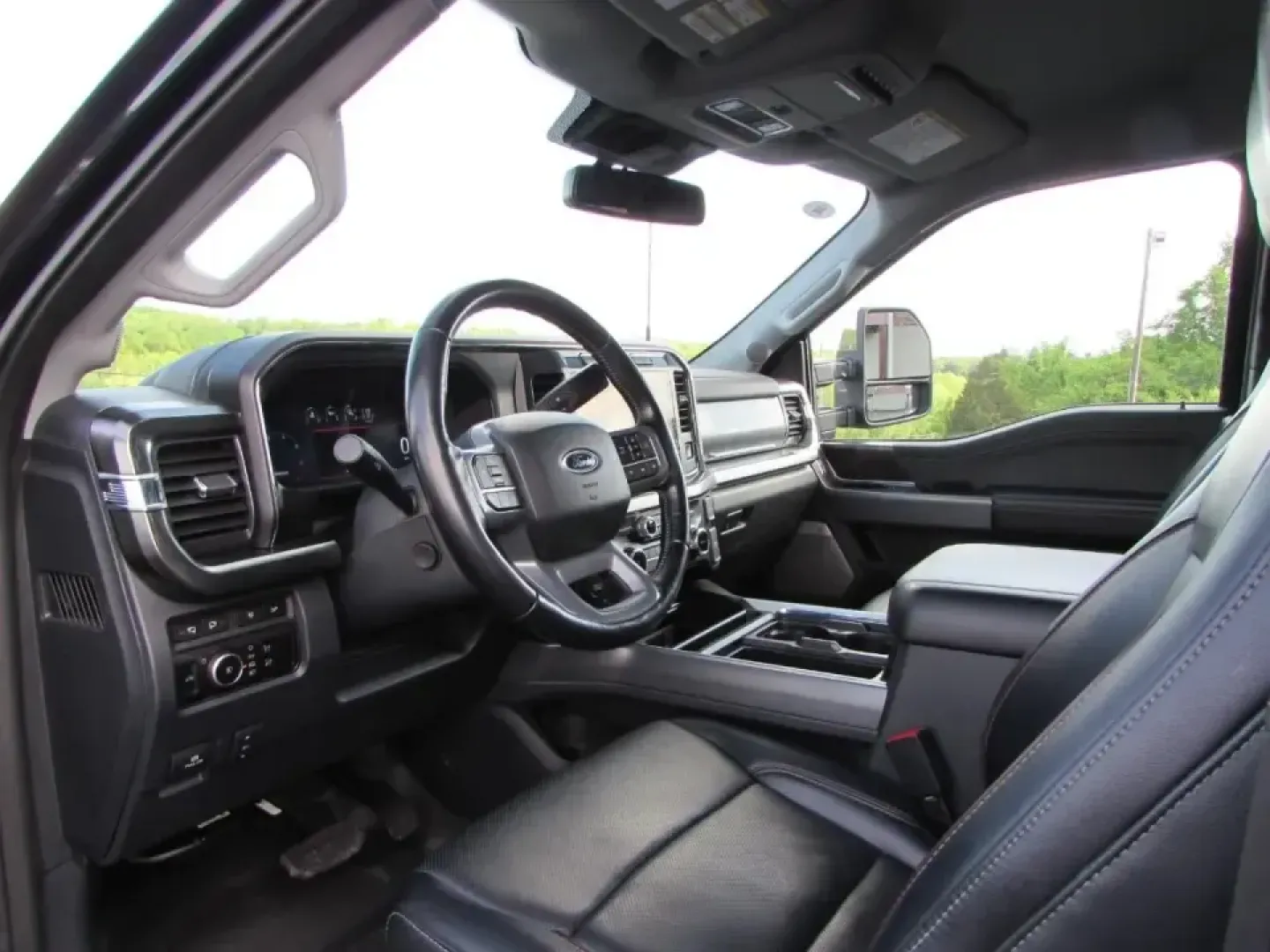 2024 /Black Onyx Ford F-350SD Lariat (1FT8X3BN1RE) with an 7.3L V8 OHV 16V engine, 6A transmission, located at 12836 Highway 21, De Soto, MO, 63020, (636) 337-7777, 38.151867, -90.575615 - When your weekends revolve around hauling, towing, and getting the job (or the adventure) done without second-guessing your truck, this 2024 Ford F-350 Super Duty Lariat is built for the lifestyle. Whether you're pulling a trailer out toward the backroads, loading up supplies for a worksite, or plan - Photo#12