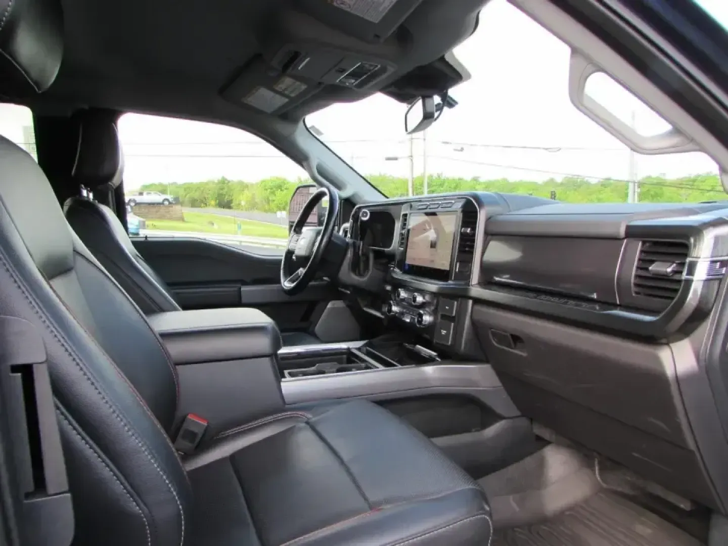 2024 /Black Onyx Ford F-350SD Lariat (1FT8X3BN1RE) with an 7.3L V8 OHV 16V engine, 6A transmission, located at 12836 Highway 21, De Soto, MO, 63020, (636) 337-7777, 38.151867, -90.575615 - When your weekends revolve around hauling, towing, and getting the job (or the adventure) done without second-guessing your truck, this 2024 Ford F-350 Super Duty Lariat is built for the lifestyle. Whether you're pulling a trailer out toward the backroads, loading up supplies for a worksite, or plan - Photo#16